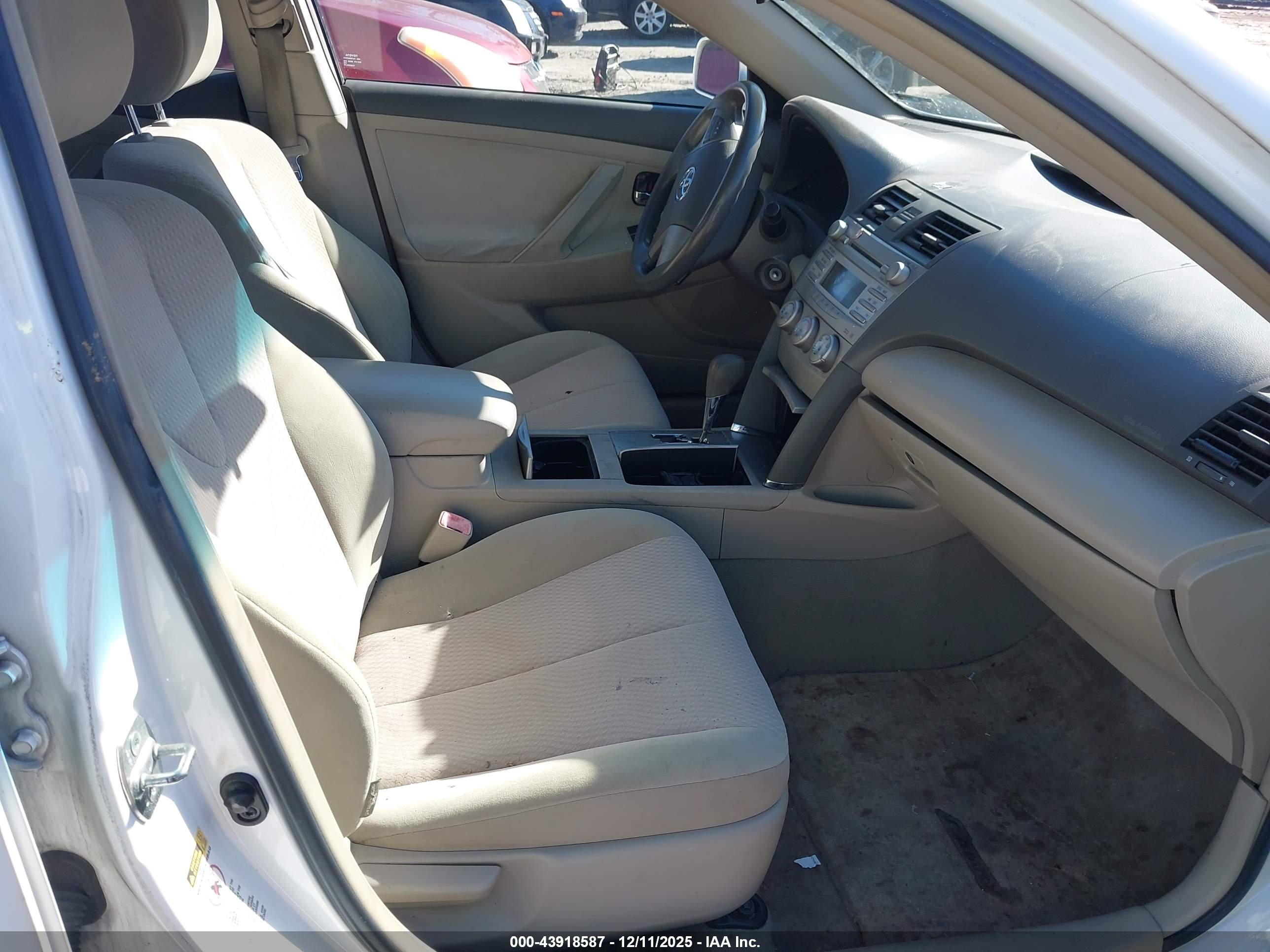 TOYOTA CAMRY image 5