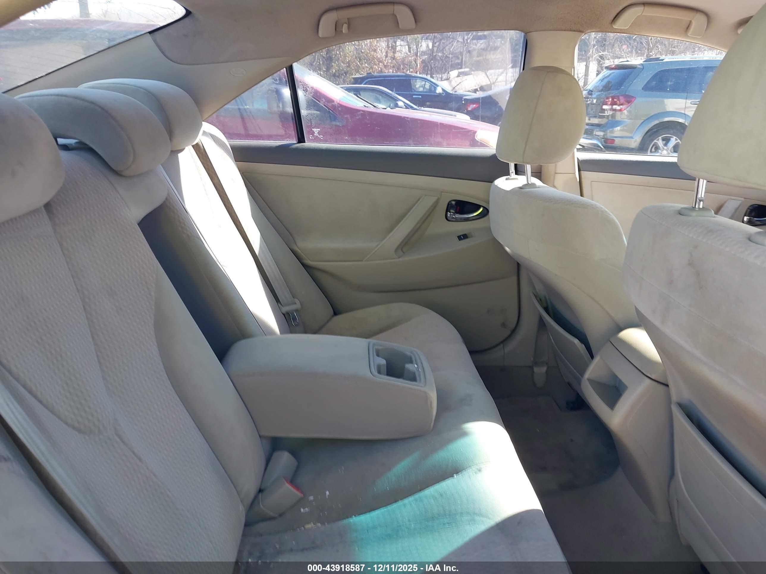 TOYOTA CAMRY image 8