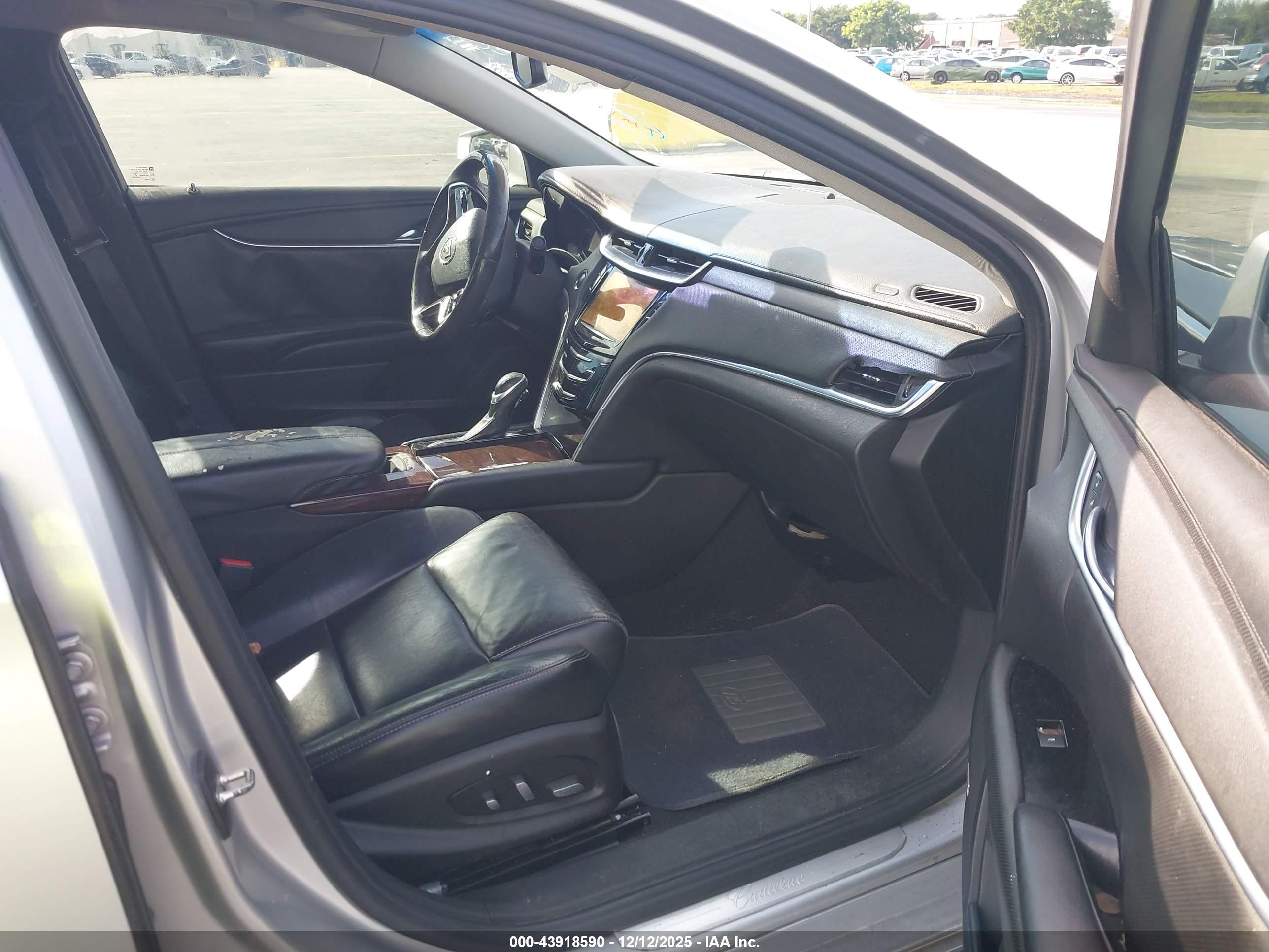 CADILLAC XTS image 5