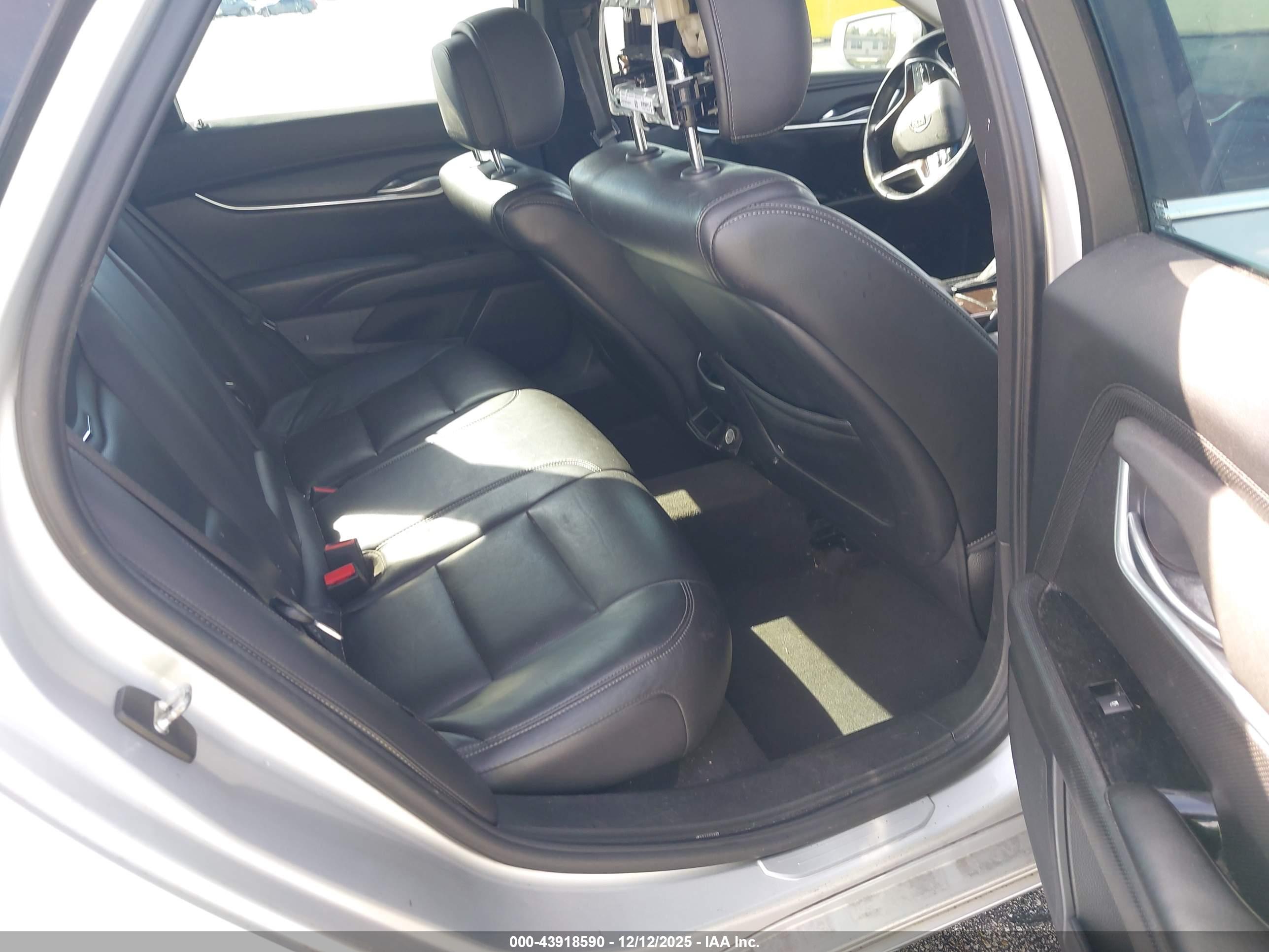 CADILLAC XTS image 8