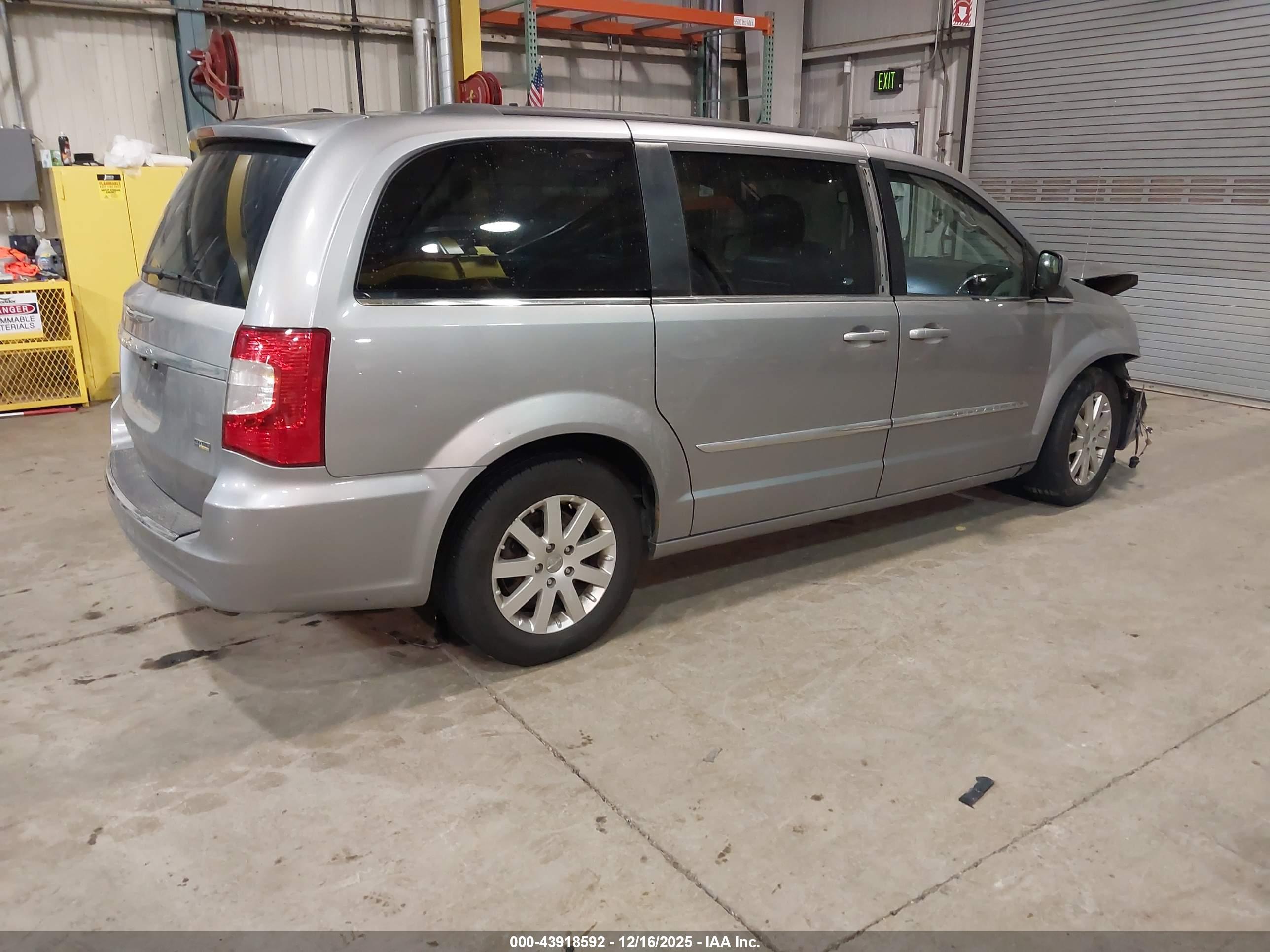 CHRYSLER TOWN image 4