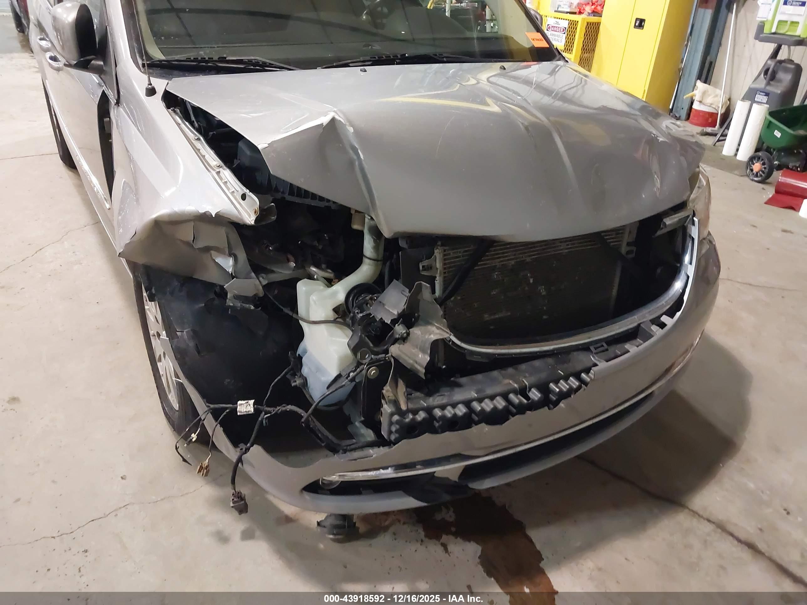 CHRYSLER TOWN image 6
