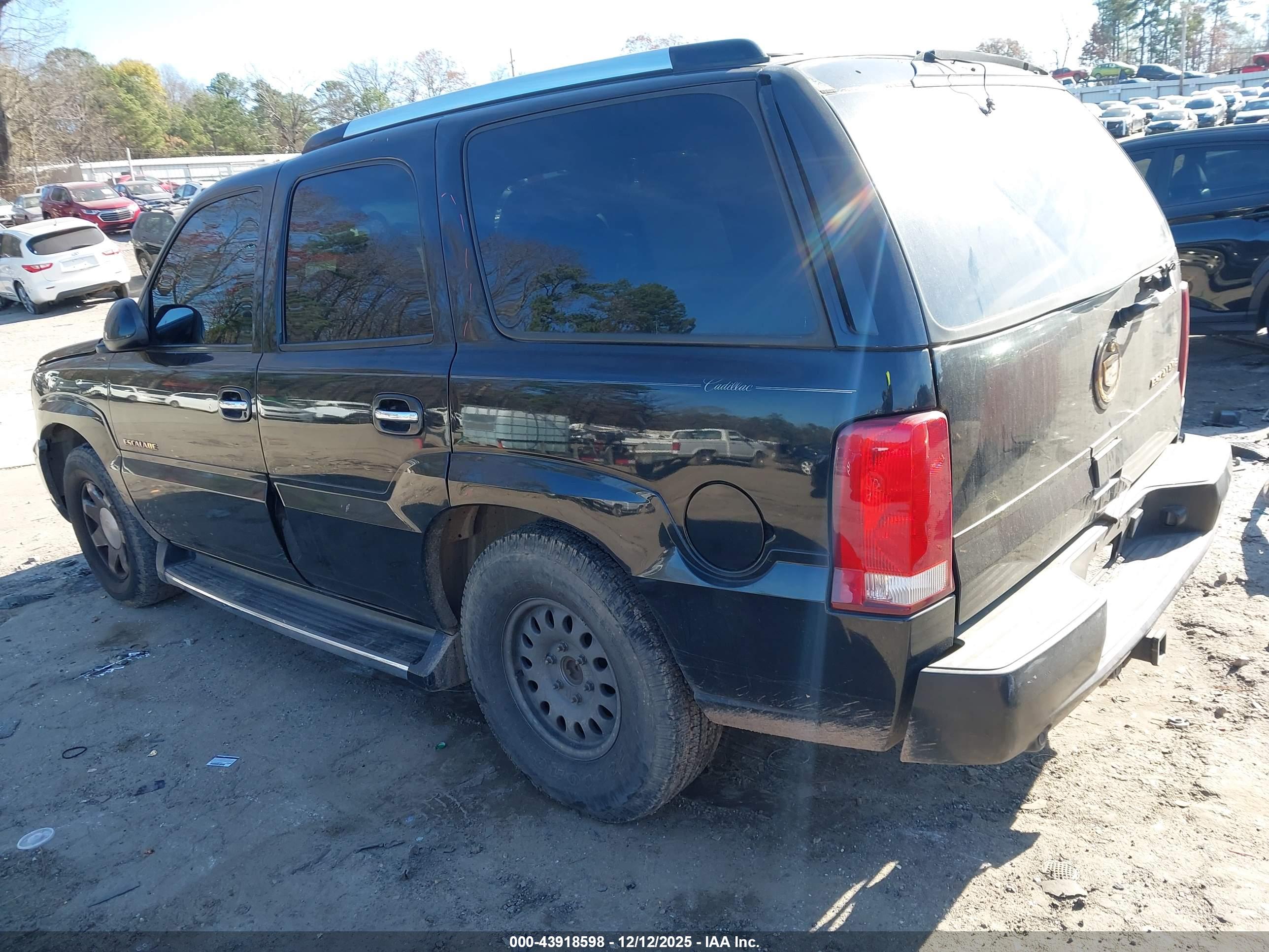 CADILLAC ESCALADE image 3