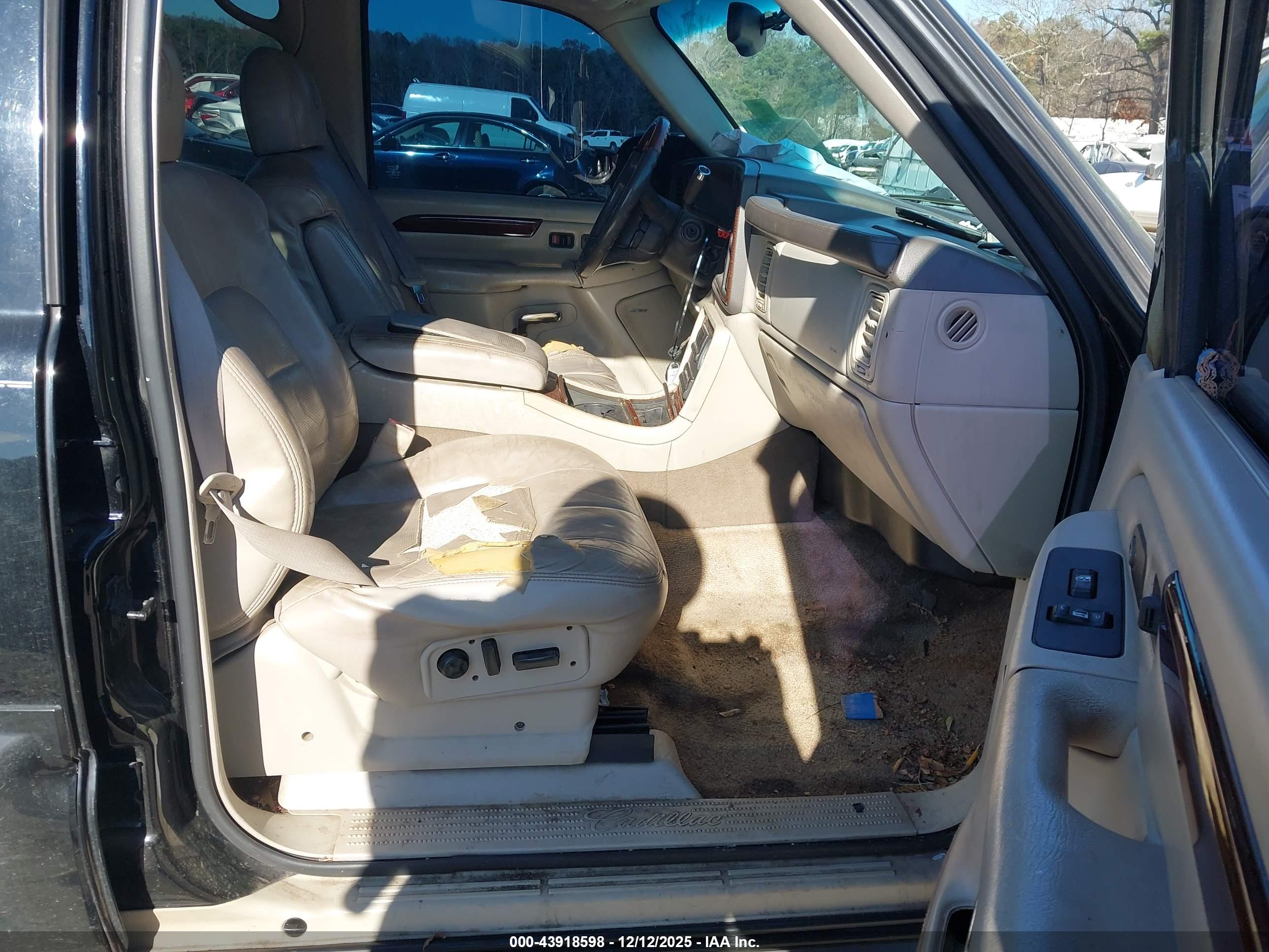 CADILLAC ESCALADE image 5