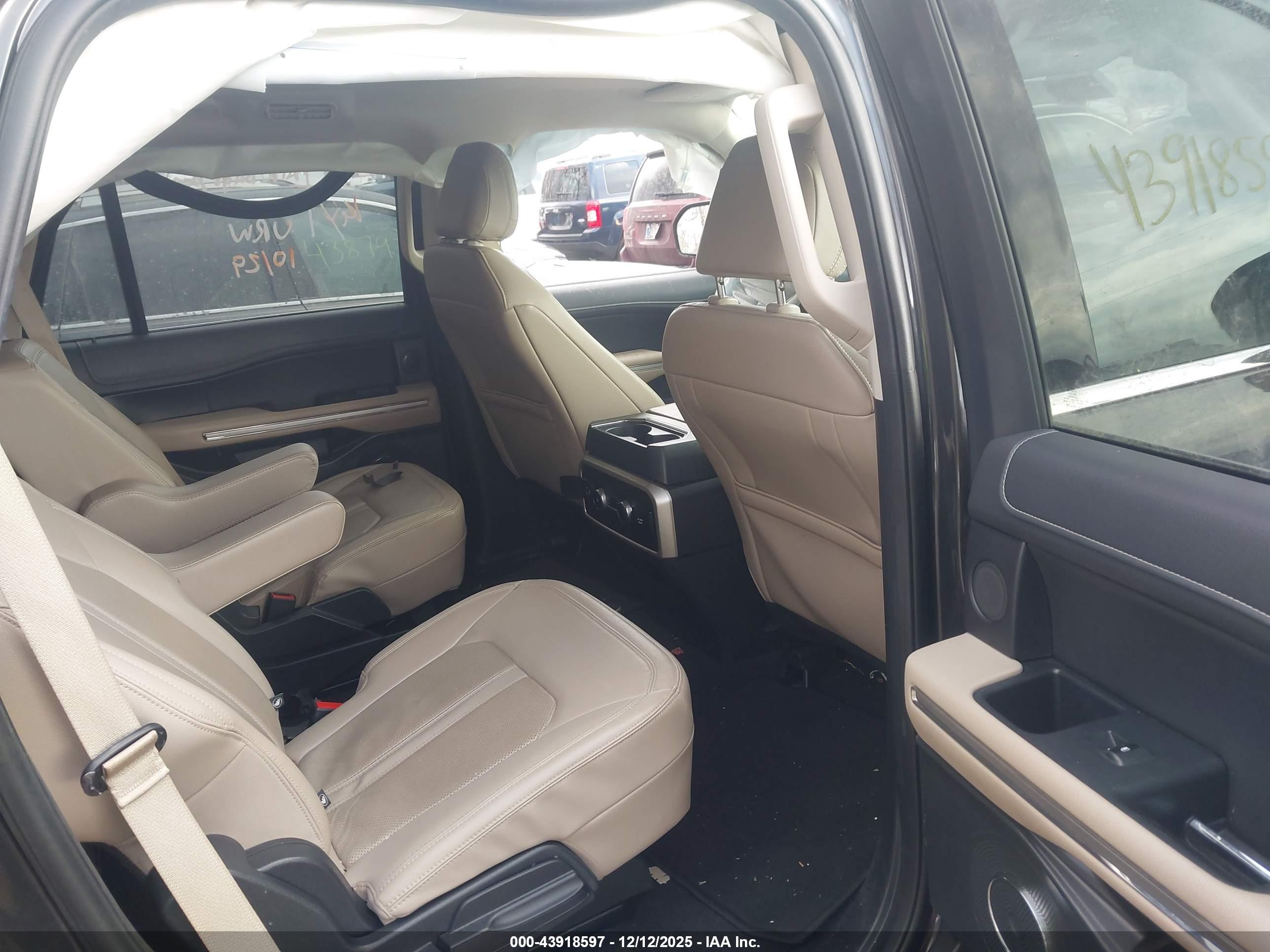 FORD EXPEDITION image 8