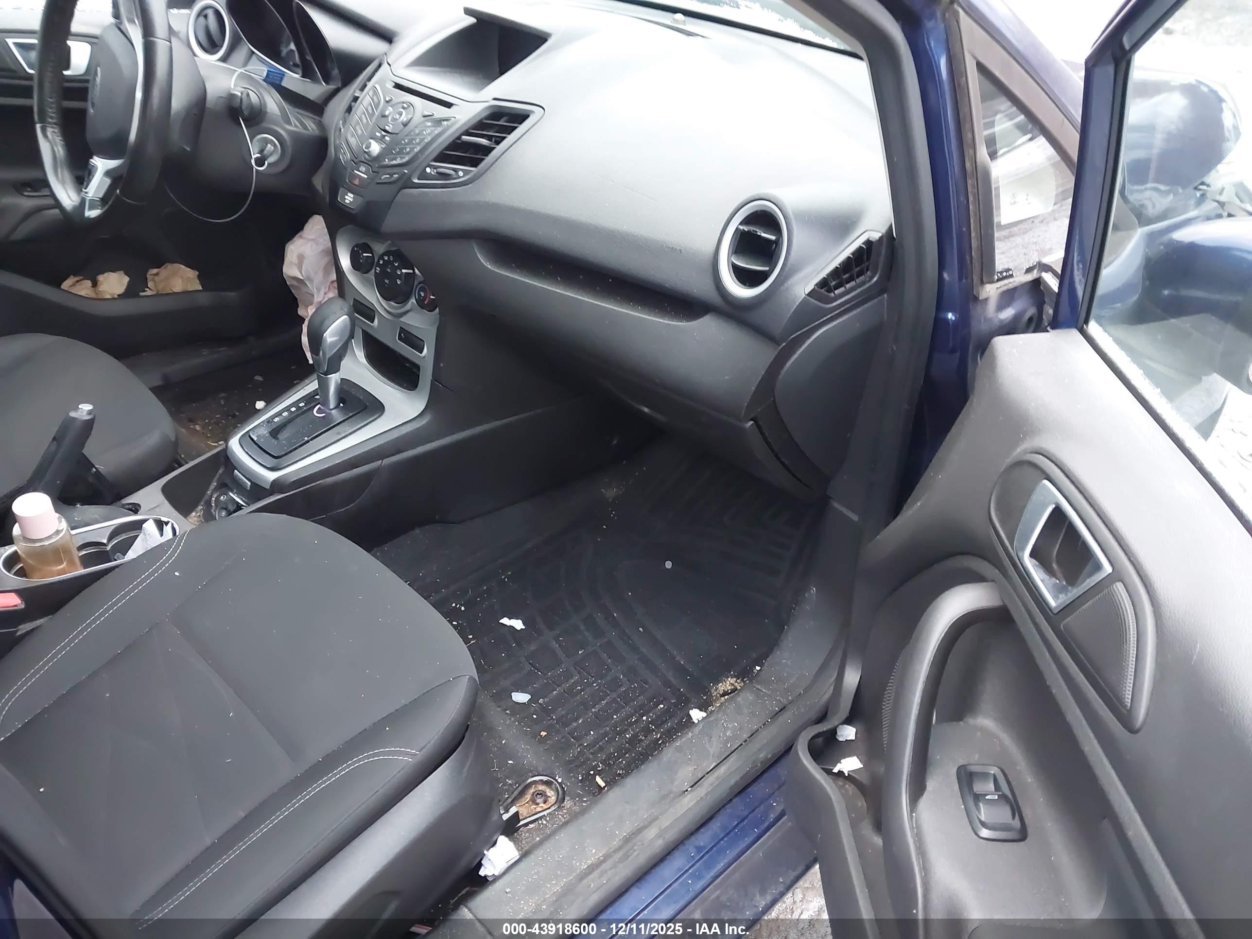 FORD FIESTA image 5