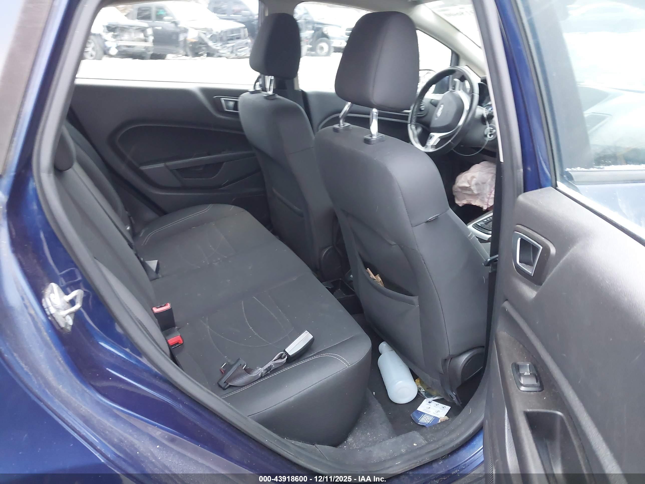 FORD FIESTA image 8