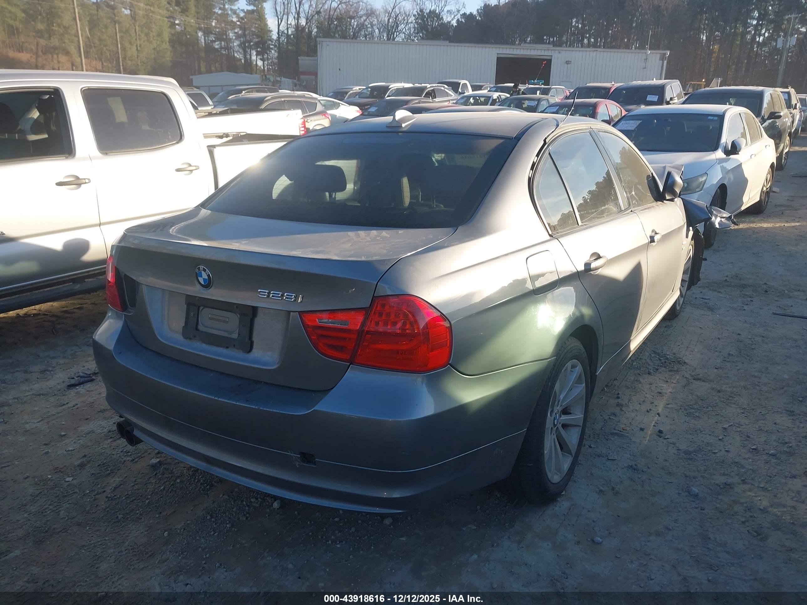 BMW 328I image 4