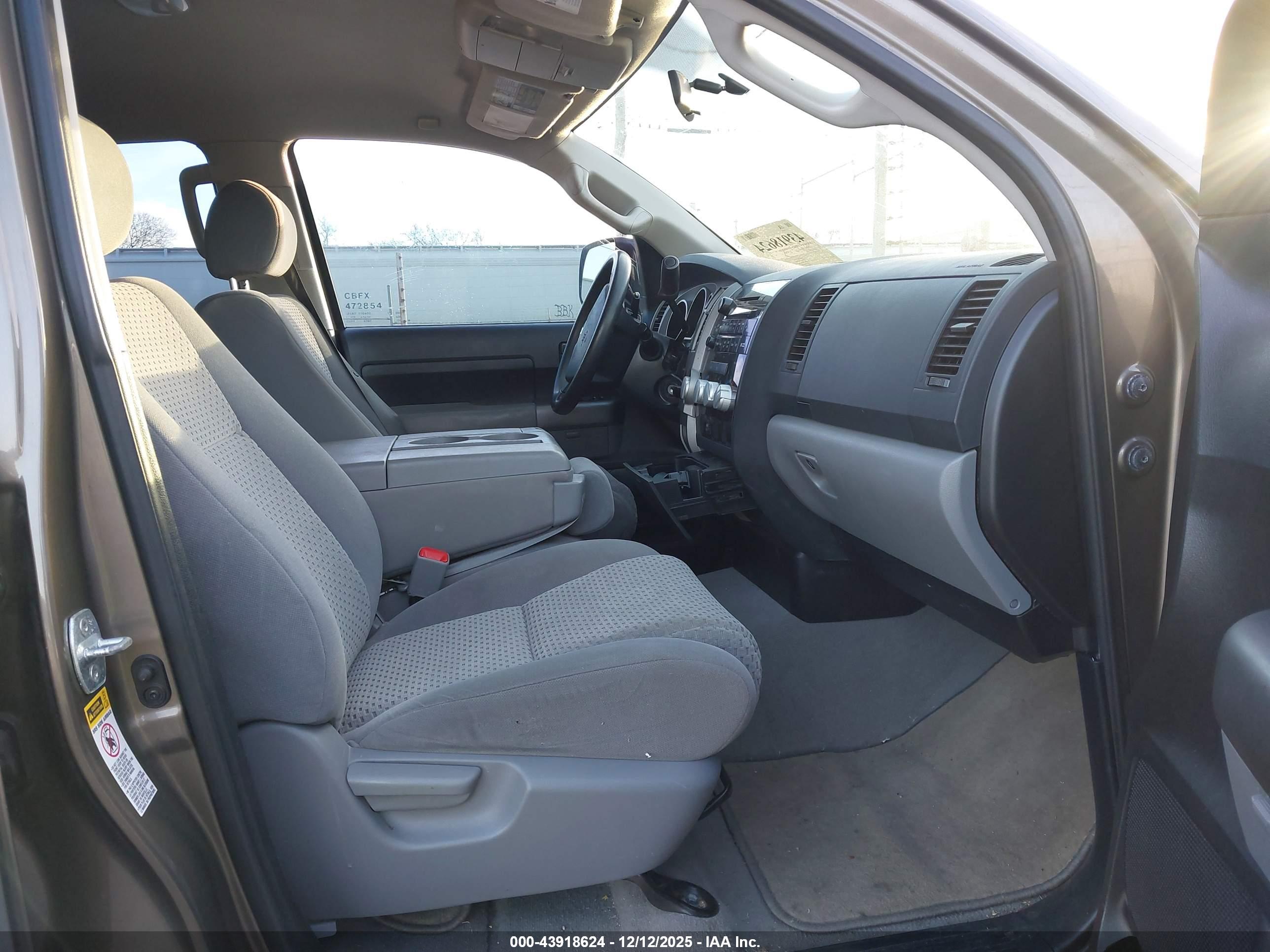 TOYOTA TUNDRA image 5