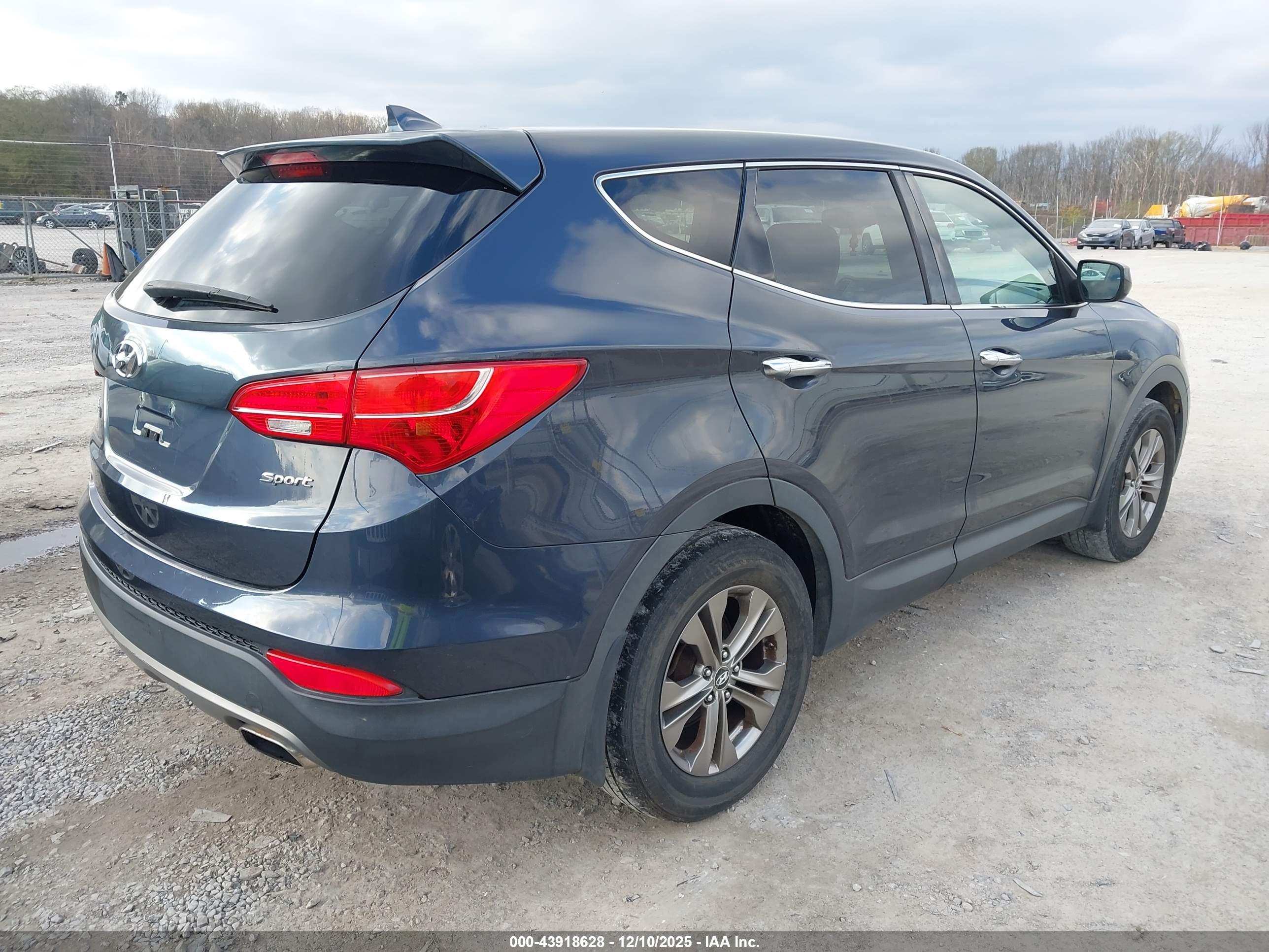 HYUNDAI SANTA image 4