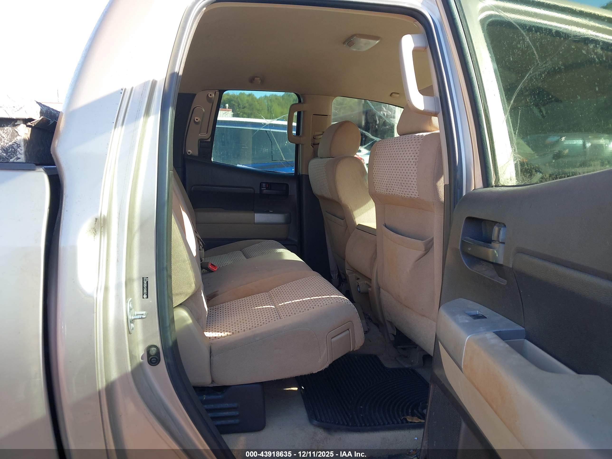 TOYOTA TUNDRA image 8