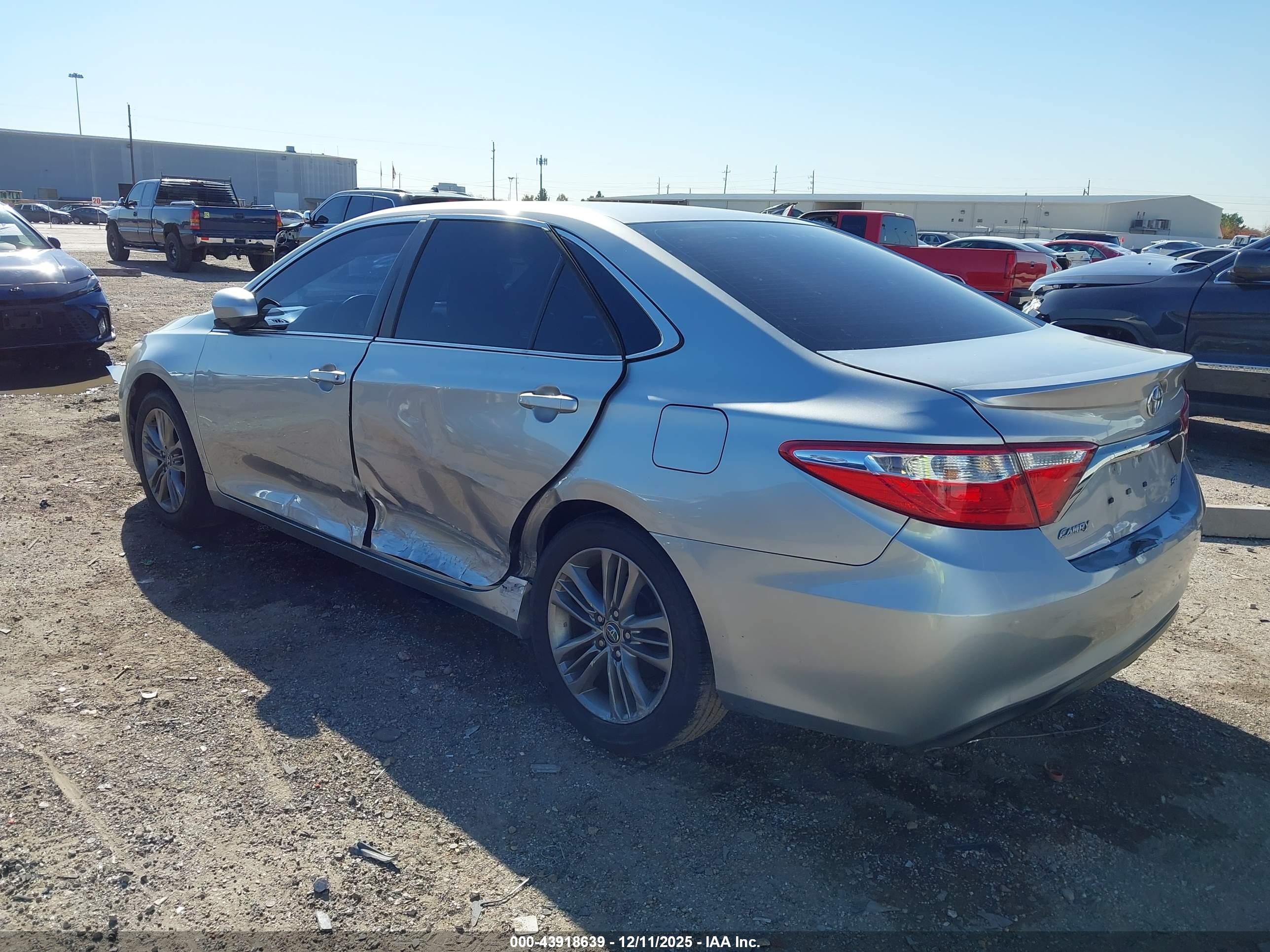 TOYOTA CAMRY image 3