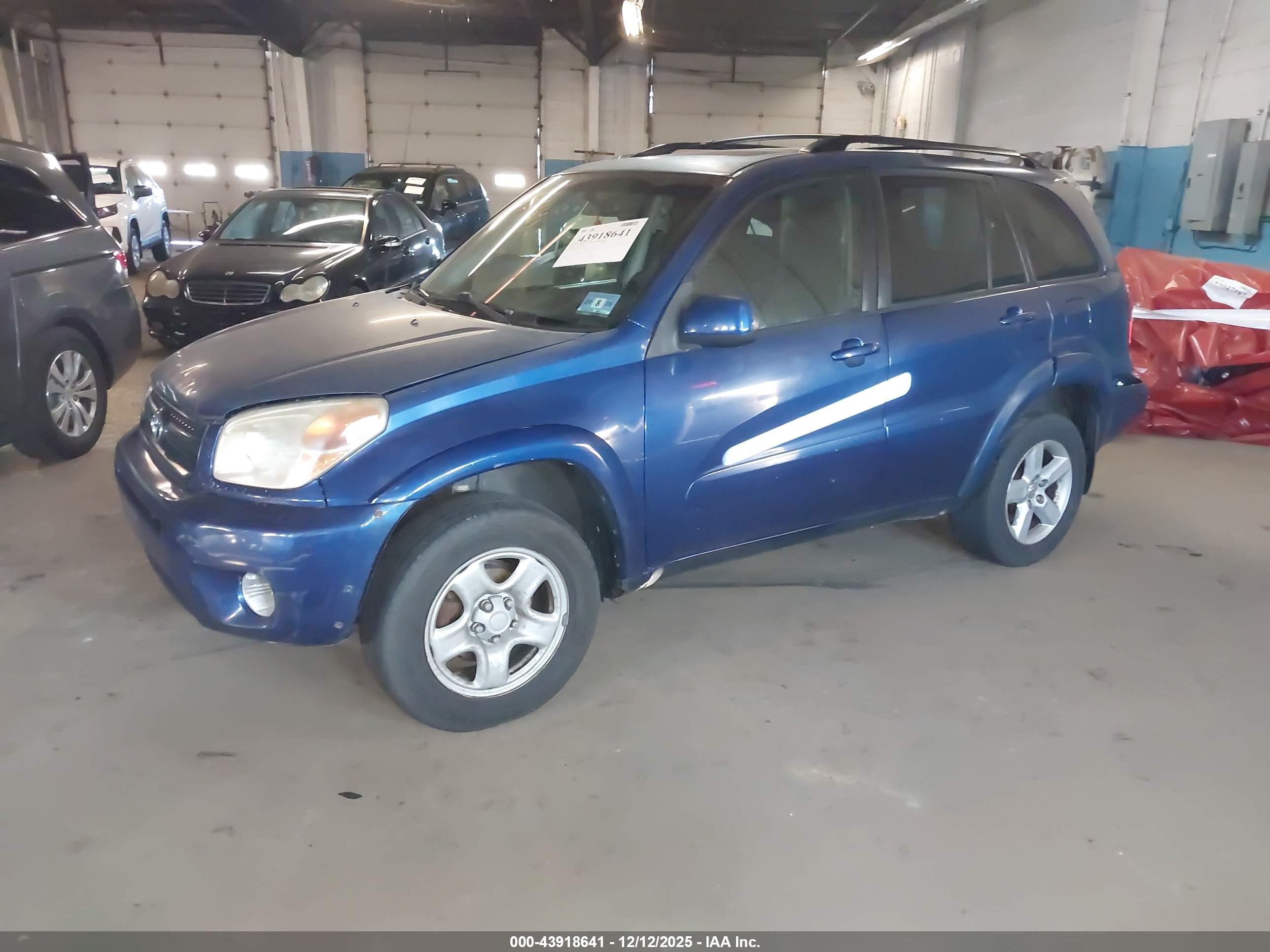TOYOTA RAV4 image 2