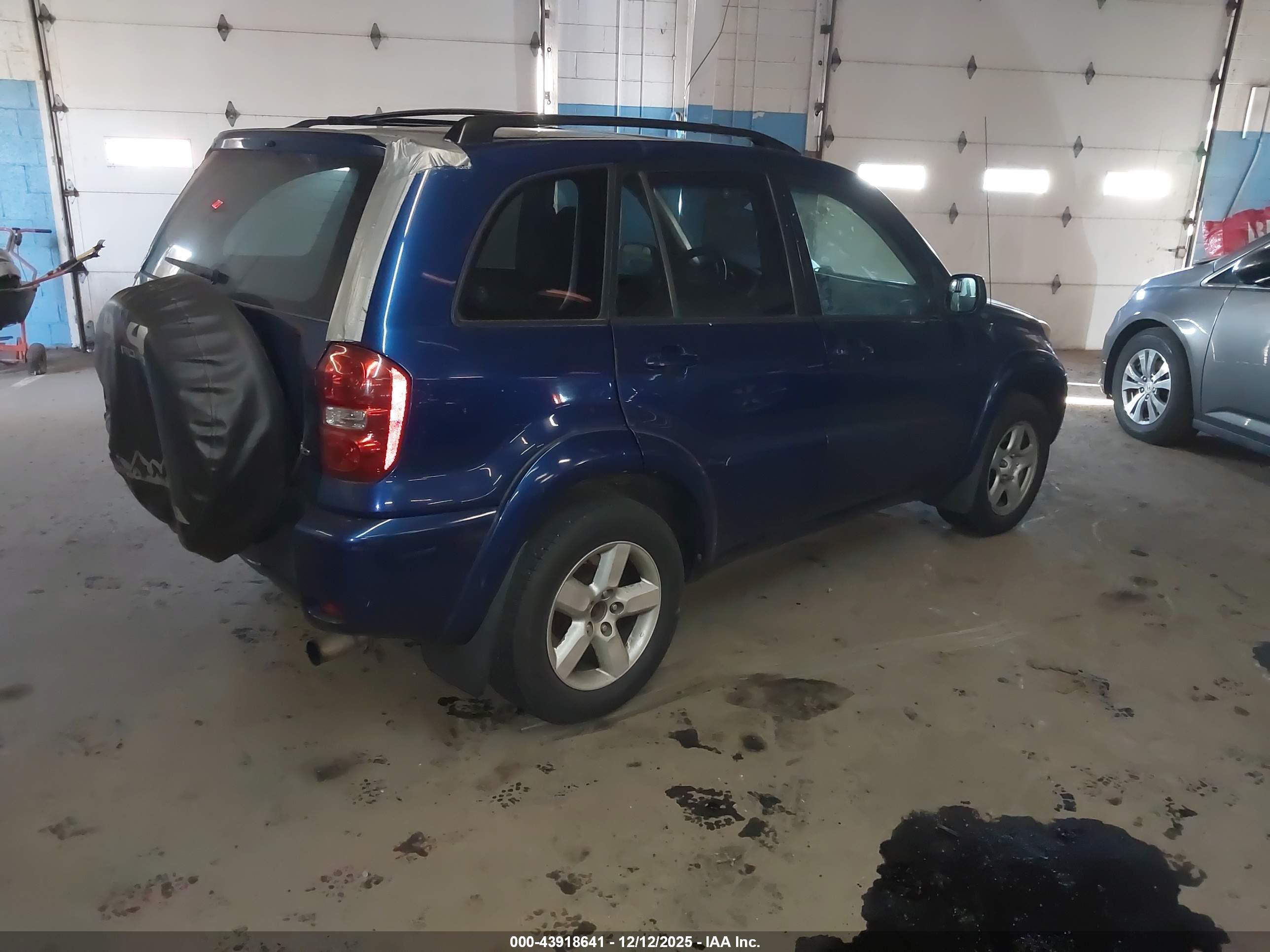 TOYOTA RAV4 image 4