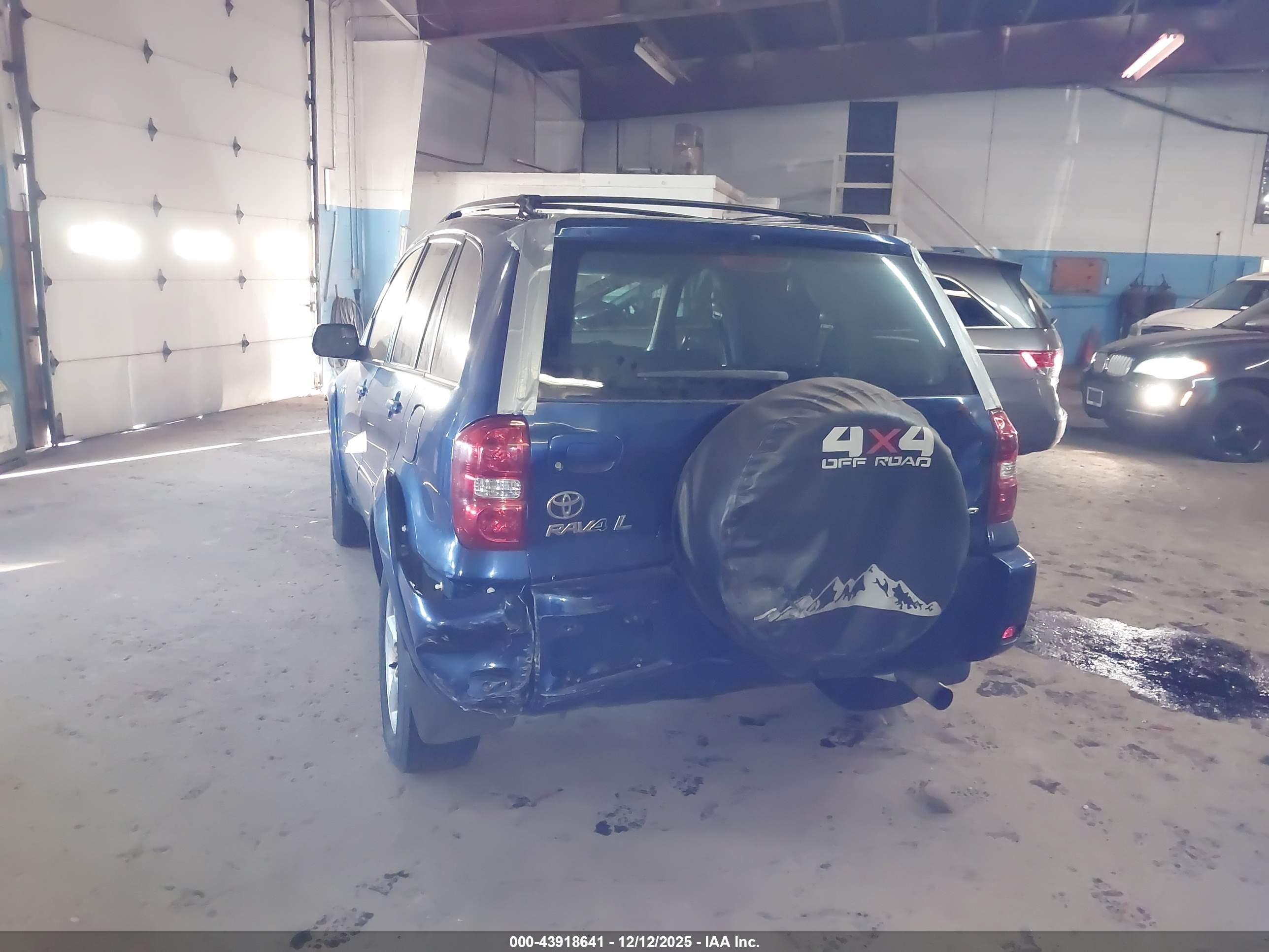 TOYOTA RAV4 image 6