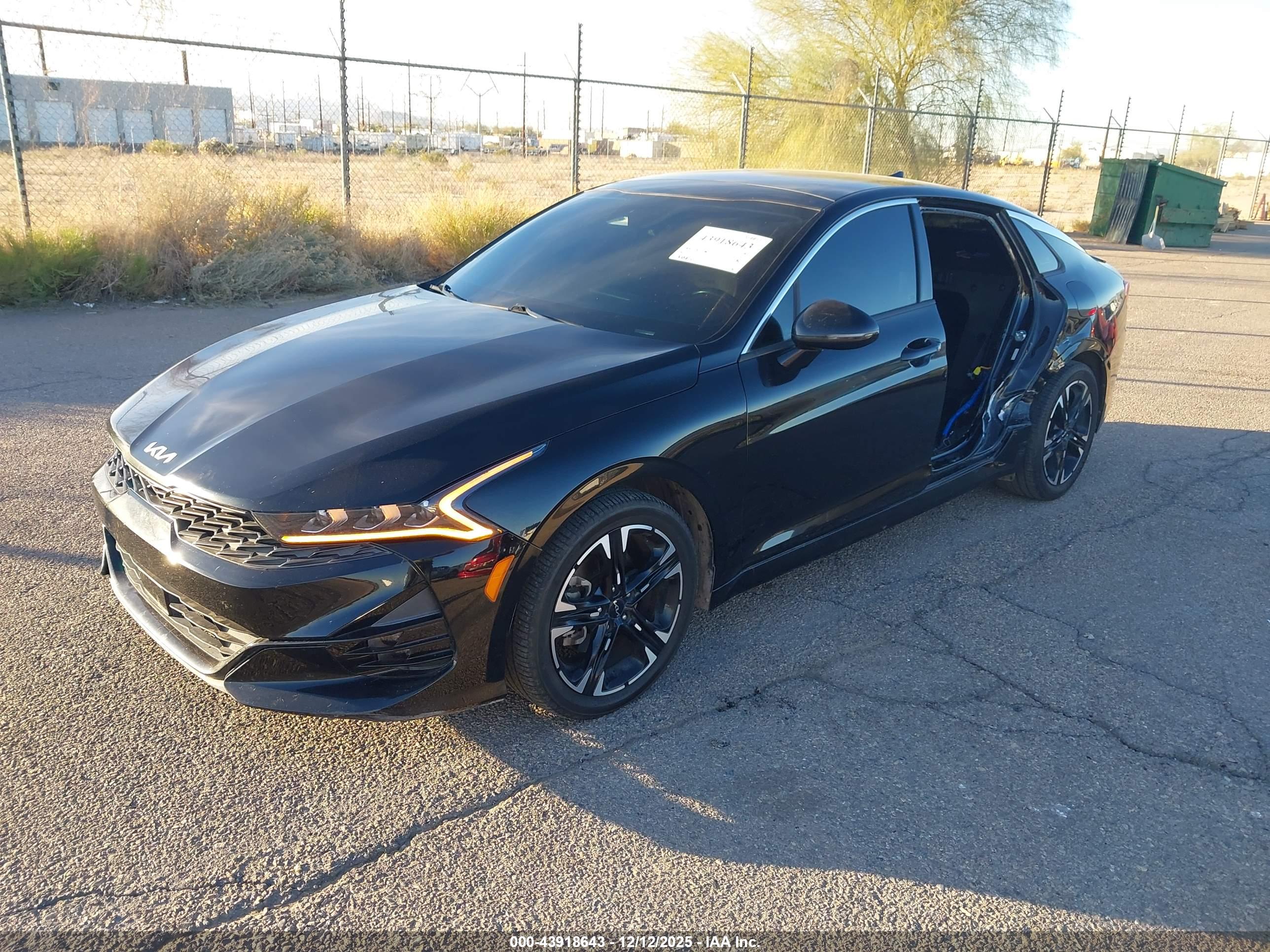 KIA K5 image 2