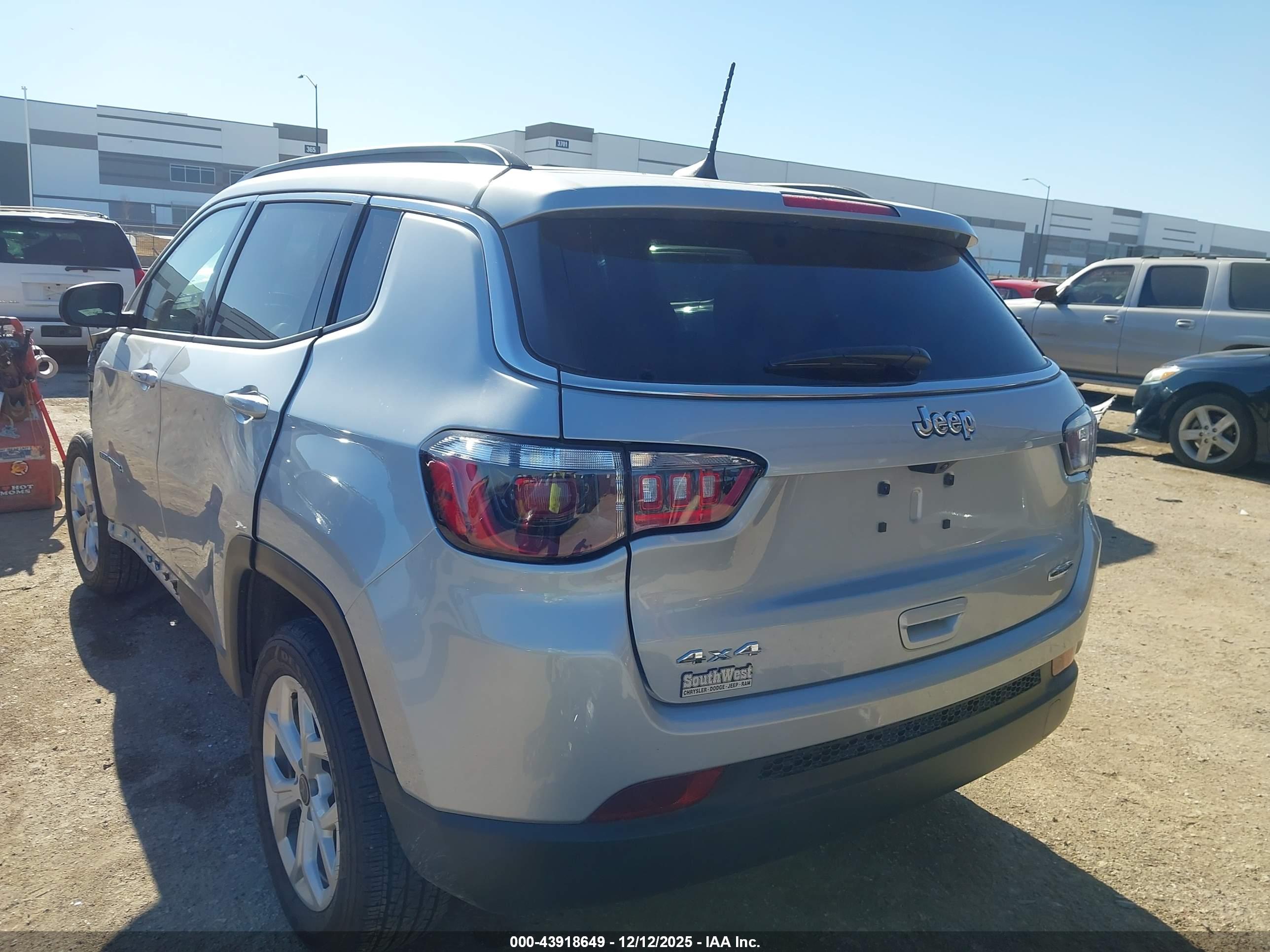 JEEP COMPASS image 3