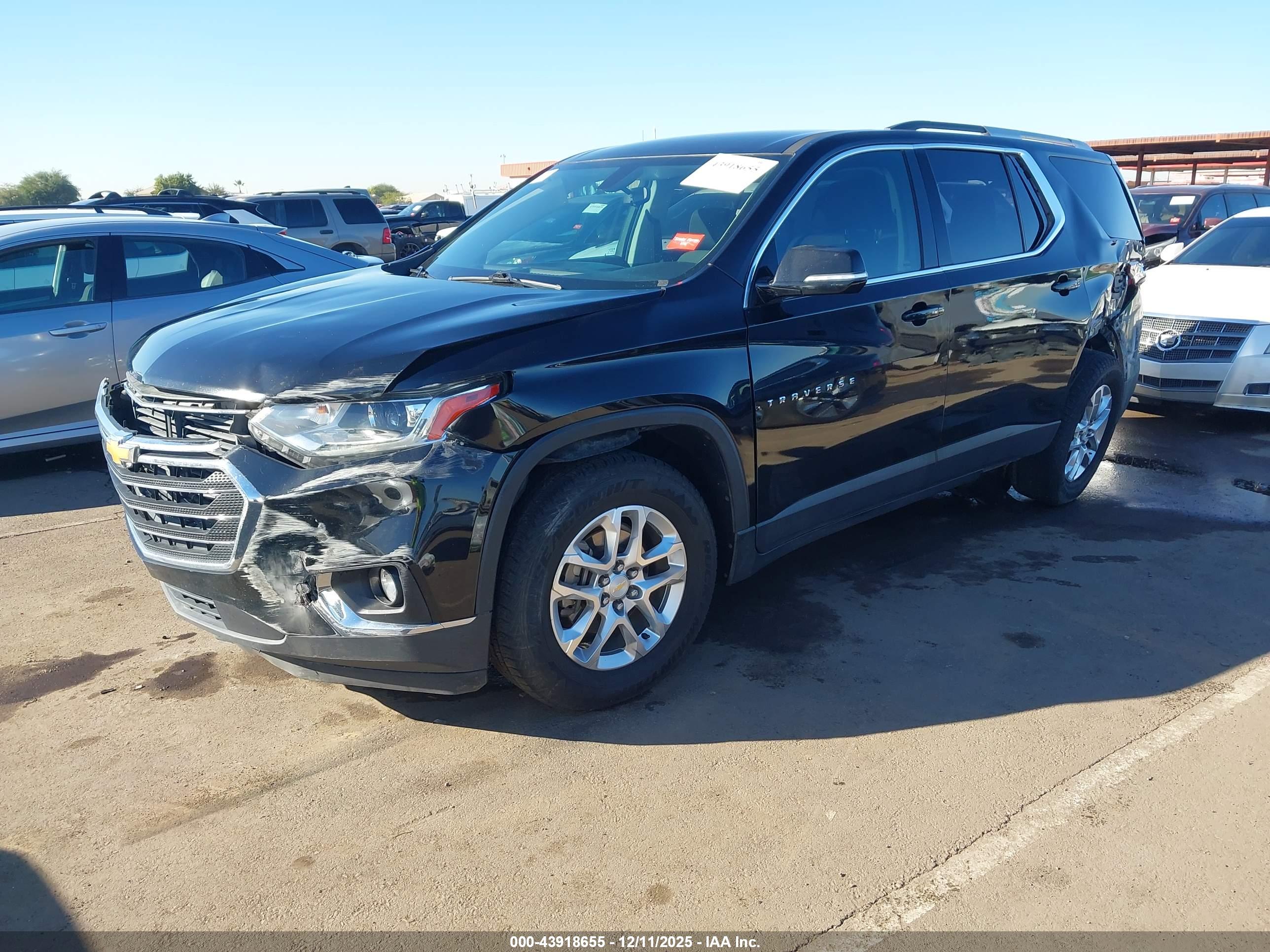 CHEVROLET TRAVERSE image 2