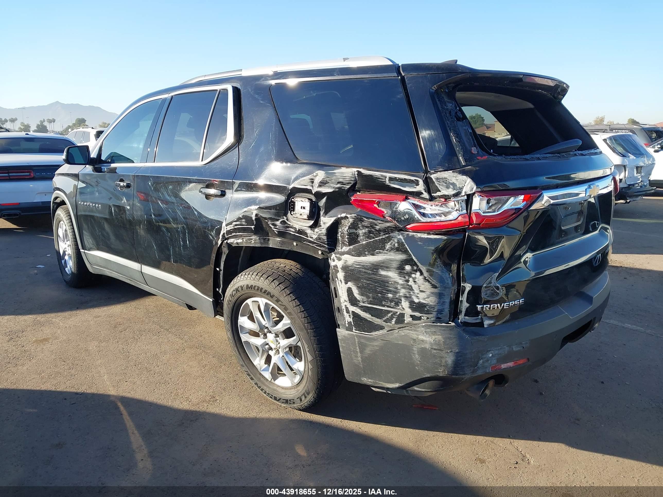CHEVROLET TRAVERSE image 3