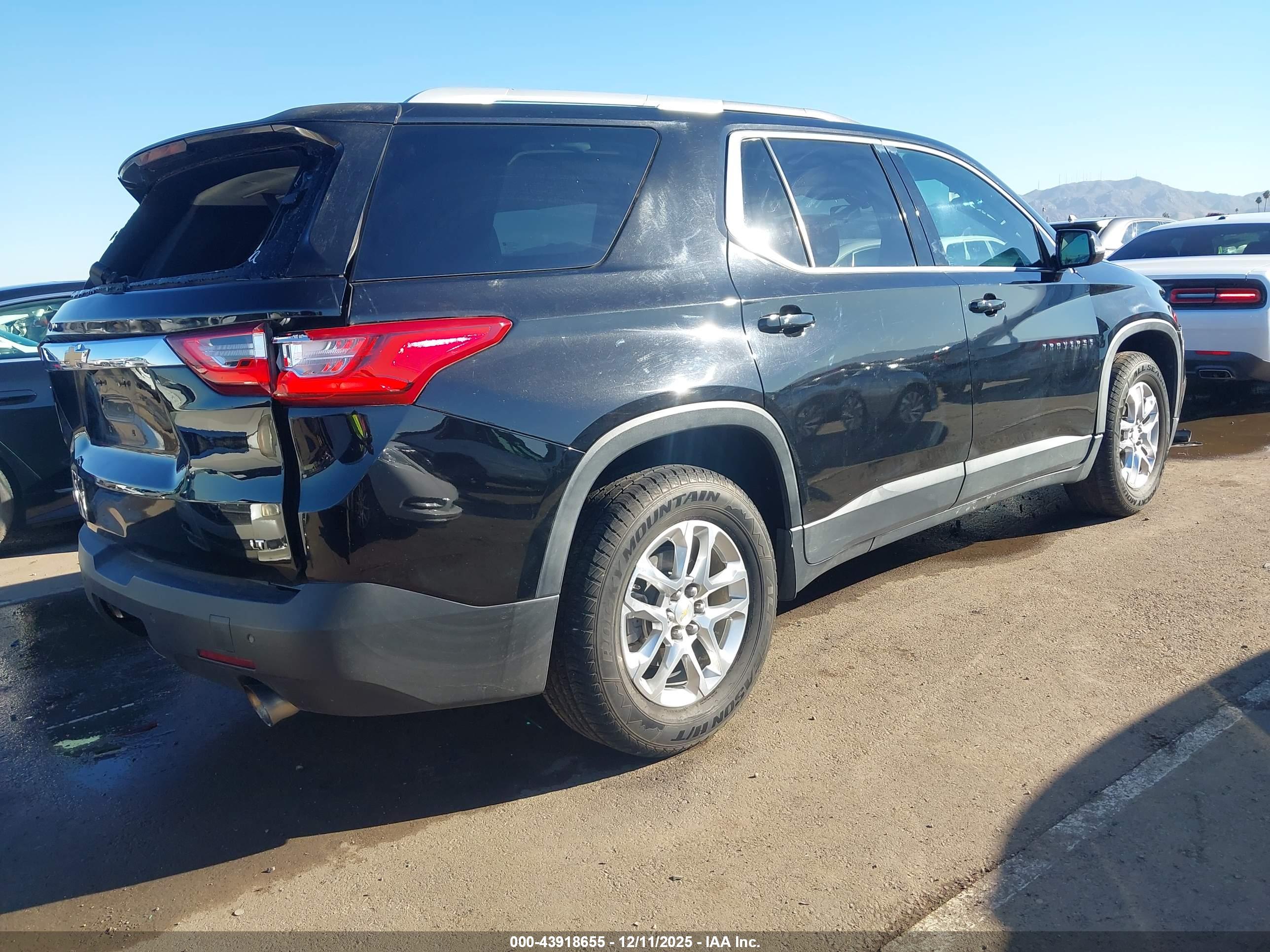 CHEVROLET TRAVERSE image 4