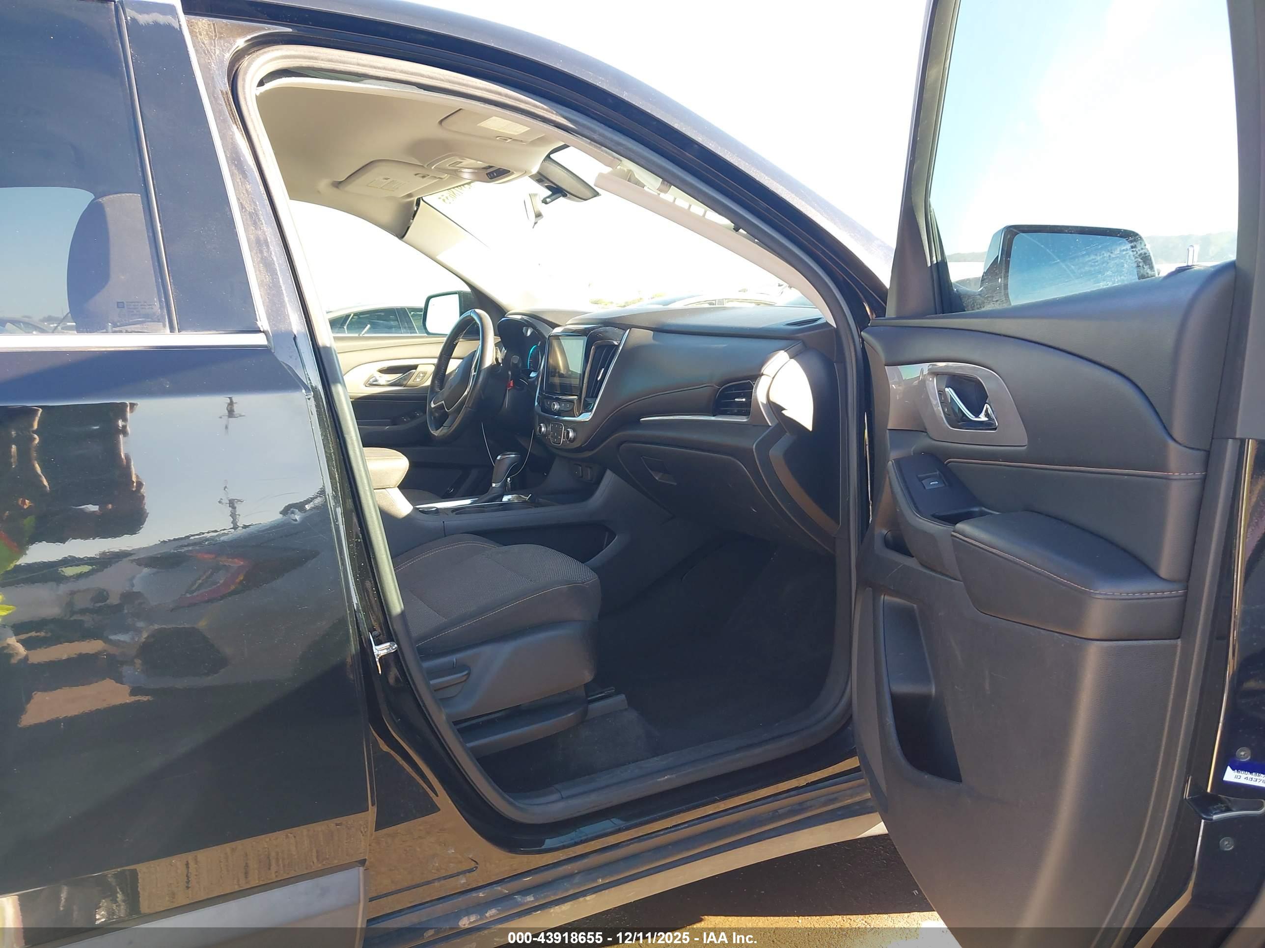 CHEVROLET TRAVERSE image 5