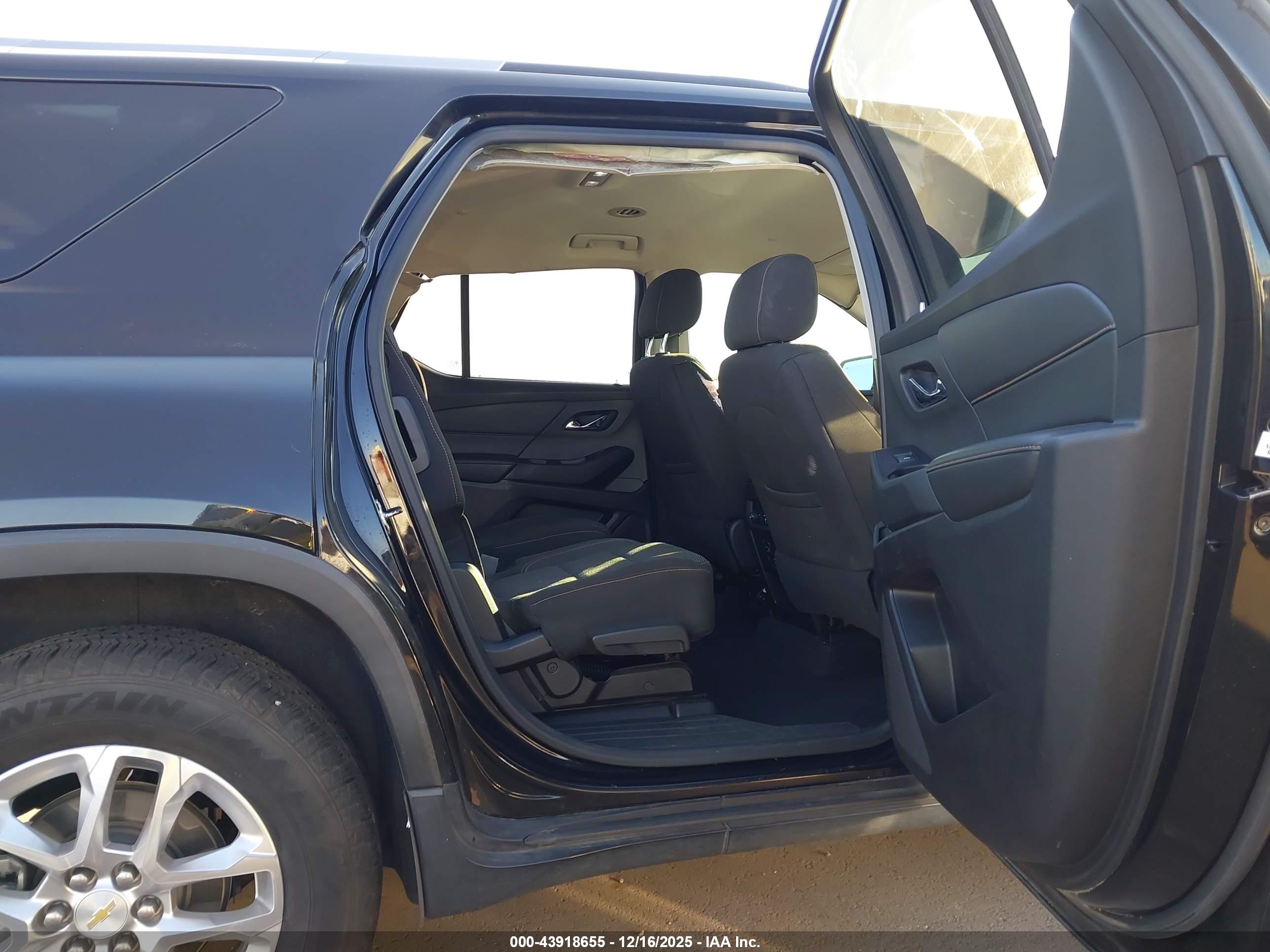 CHEVROLET TRAVERSE image 8
