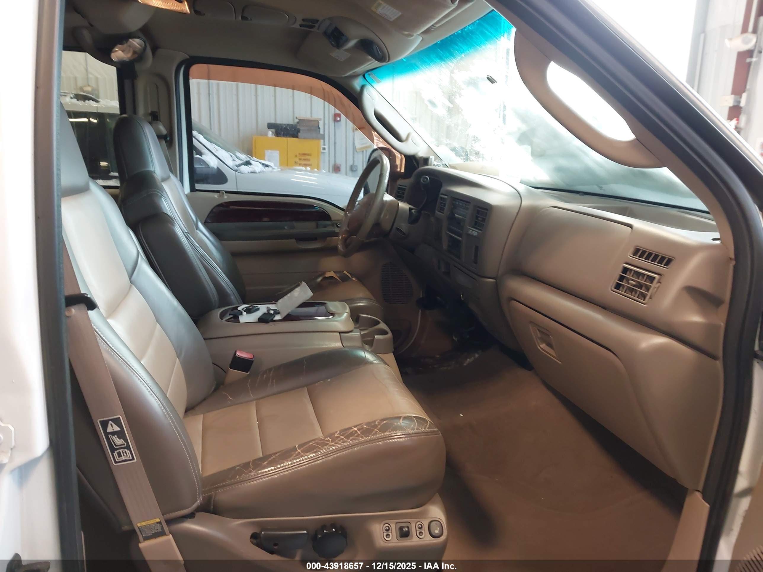 FORD EXCURSION image 5