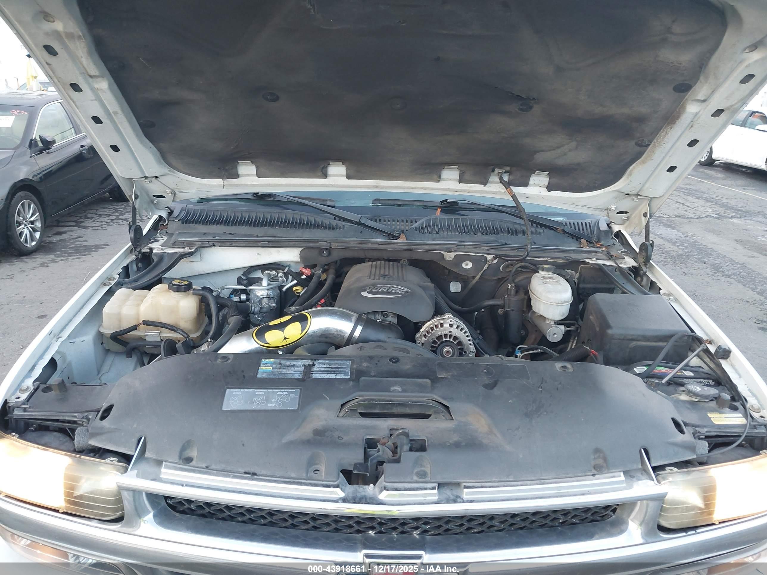 CHEVROLET TAHOE image 10