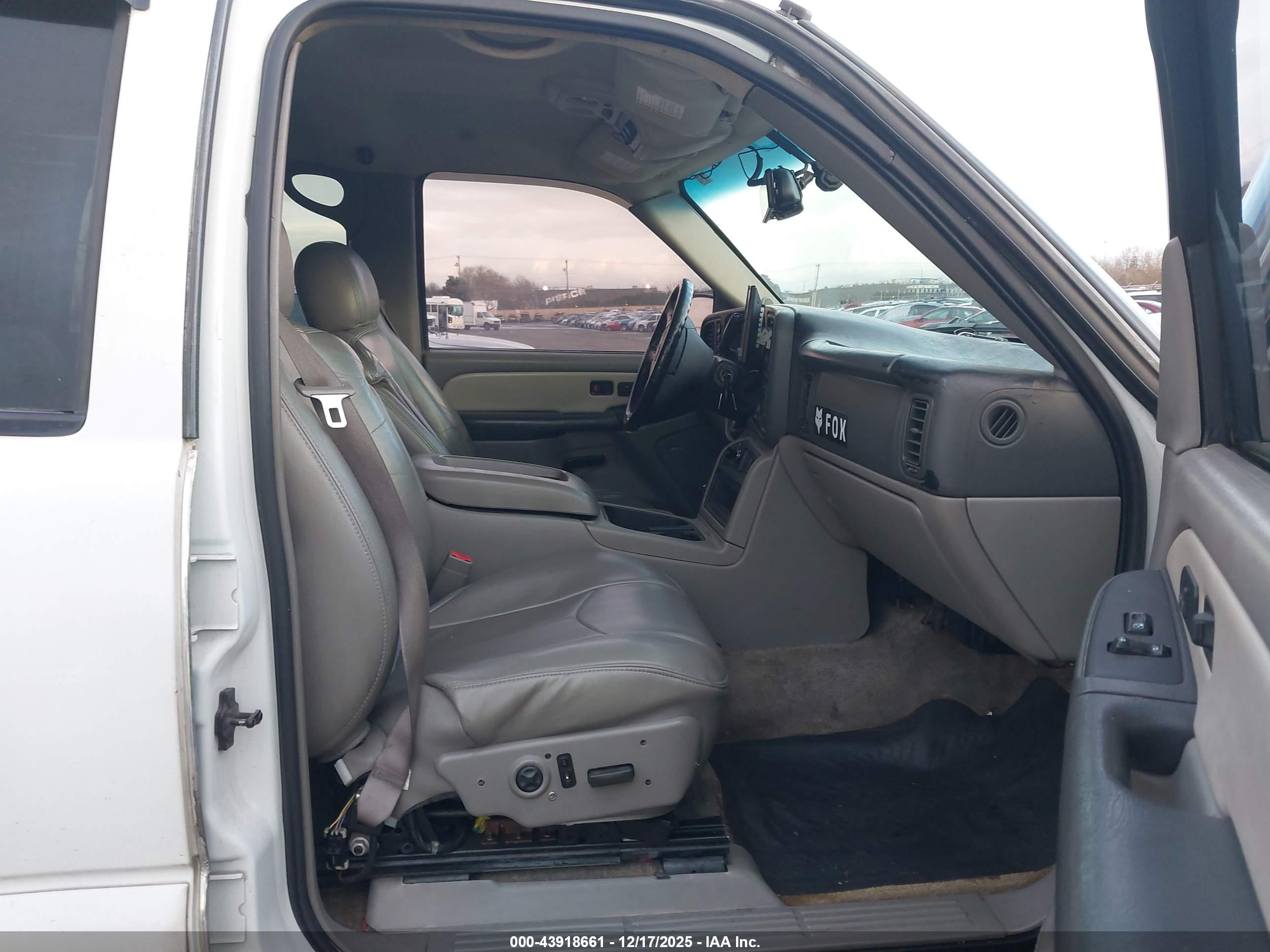 CHEVROLET TAHOE image 5