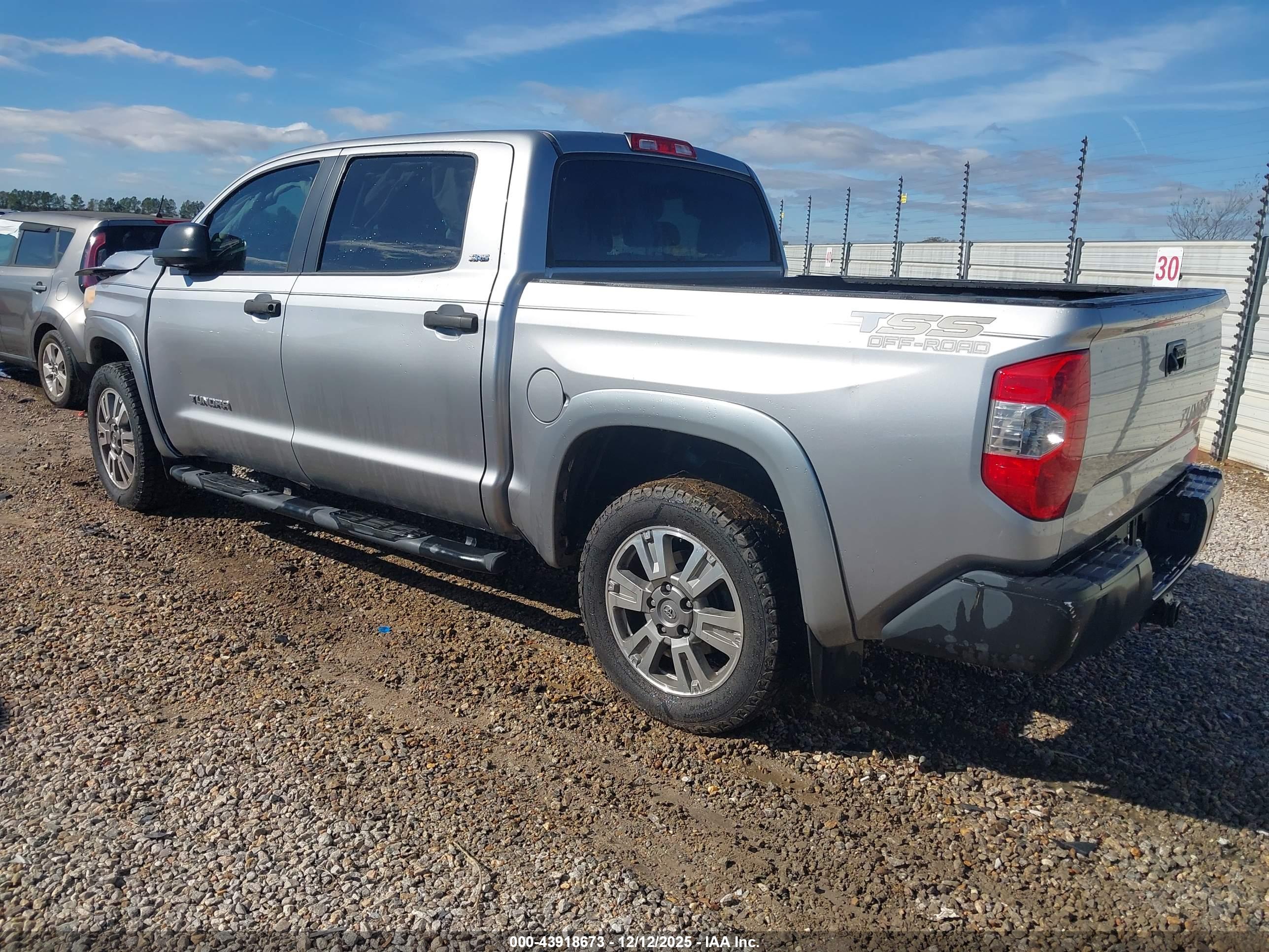 TOYOTA TUNDRA image 3