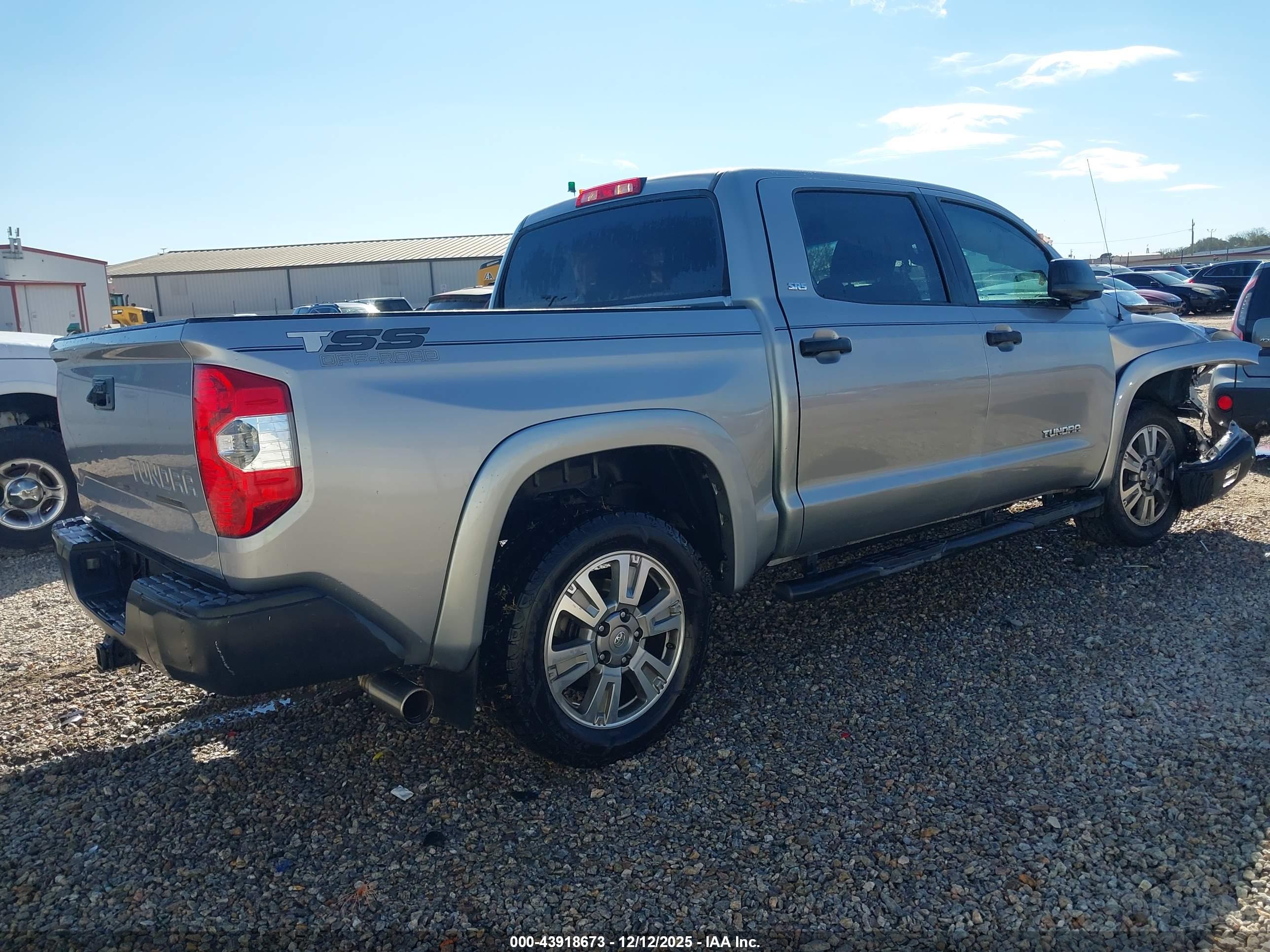 TOYOTA TUNDRA image 4