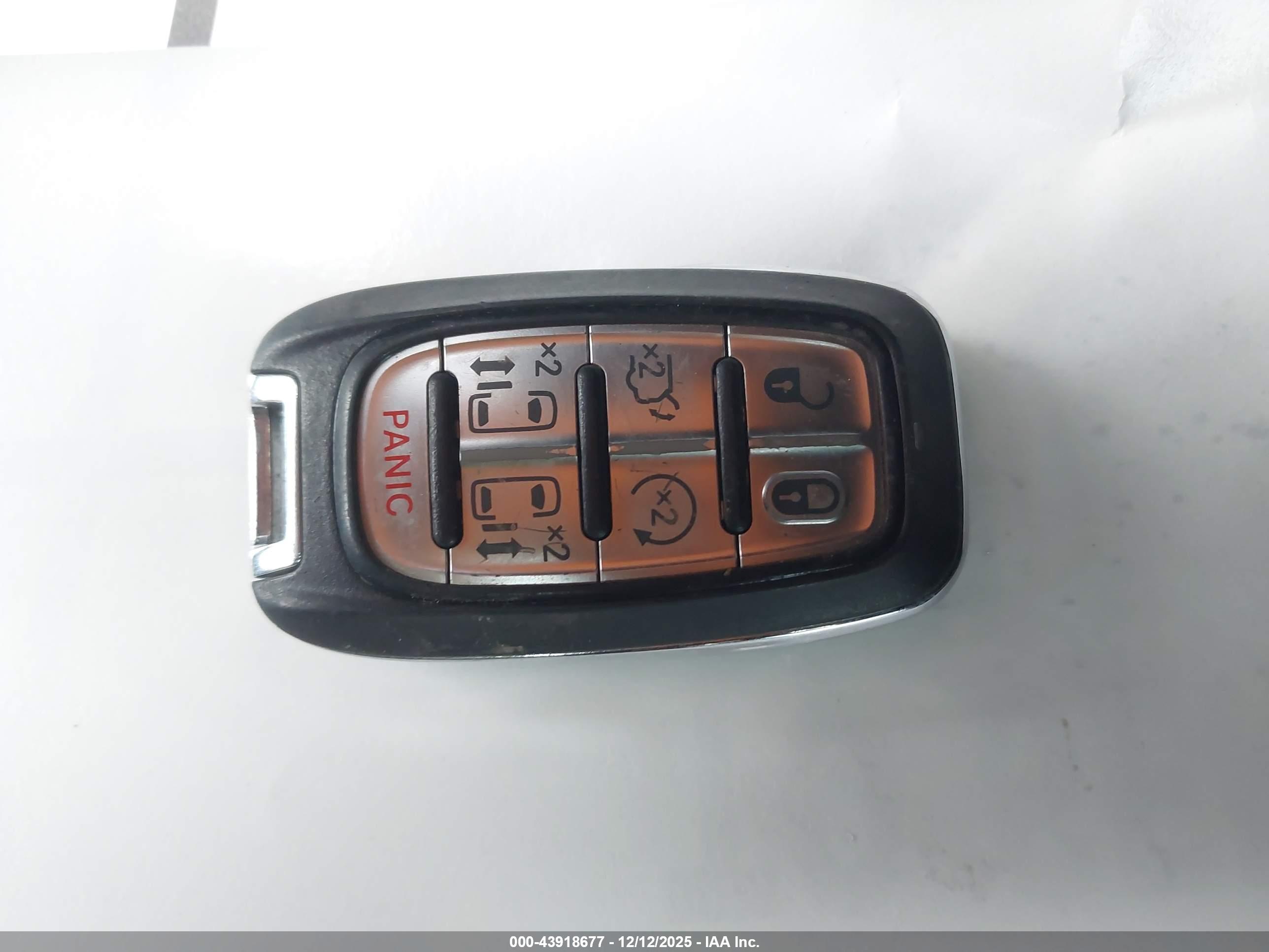CHRYSLER PACIFICA image 11