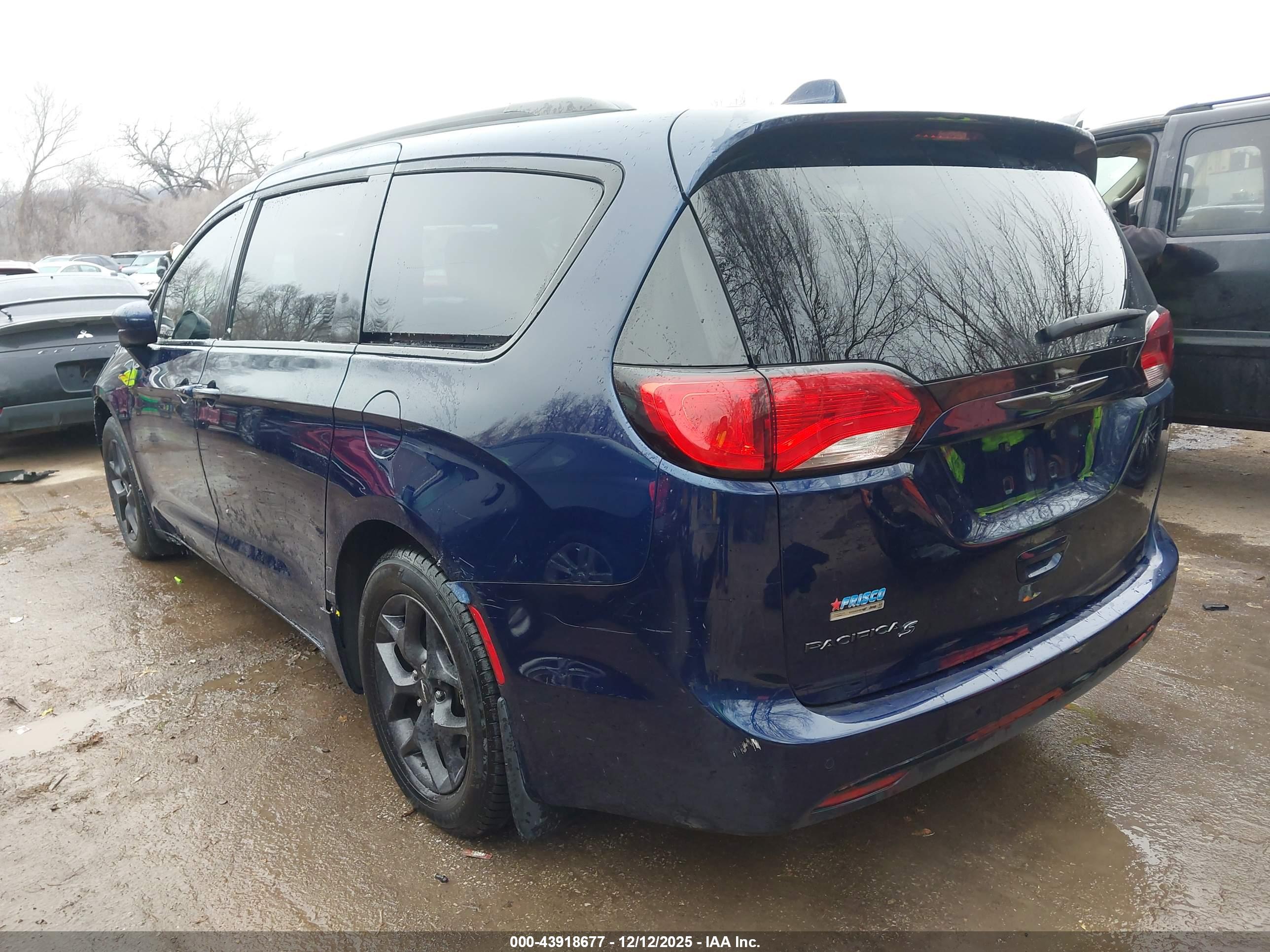 CHRYSLER PACIFICA image 3