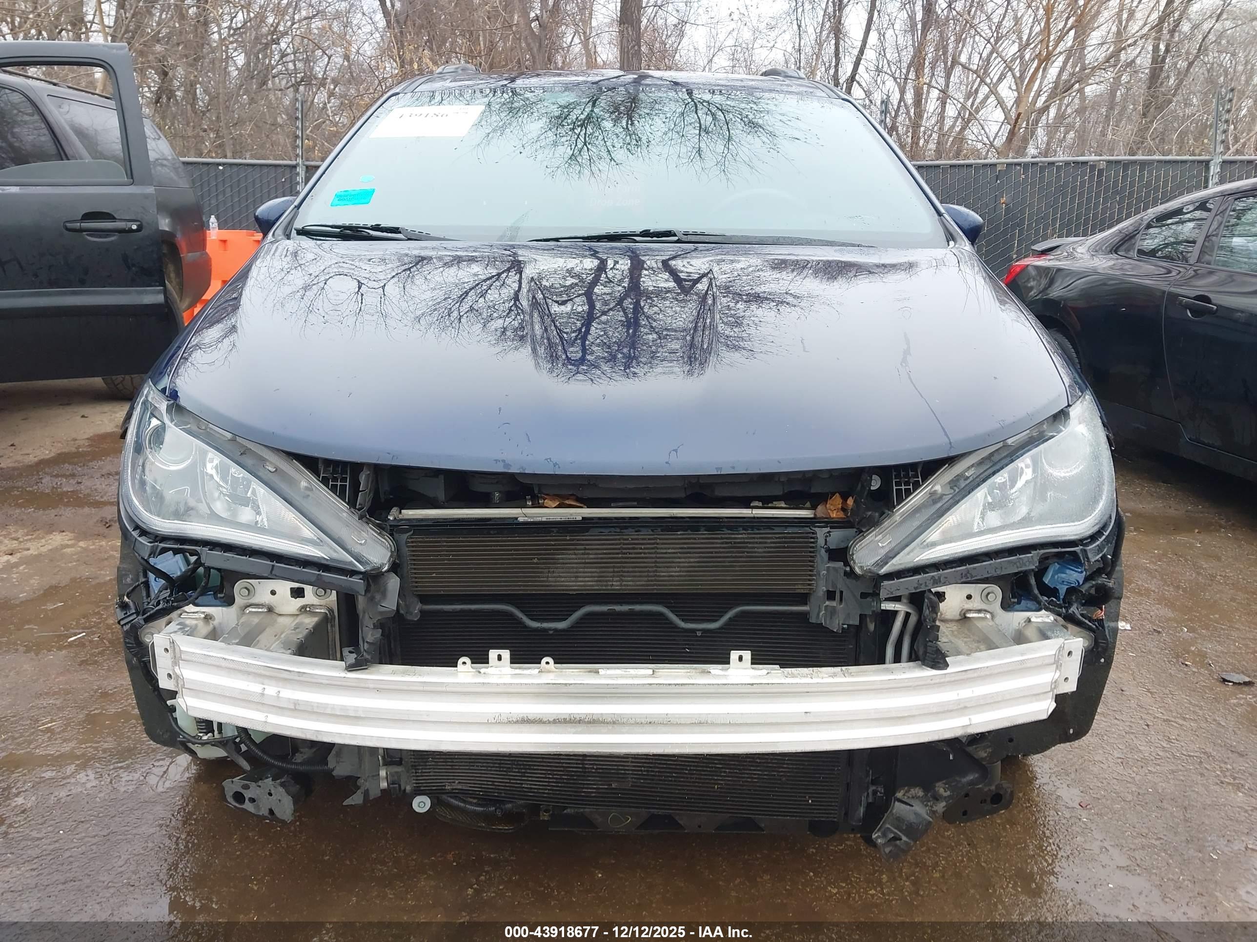 CHRYSLER PACIFICA image 6
