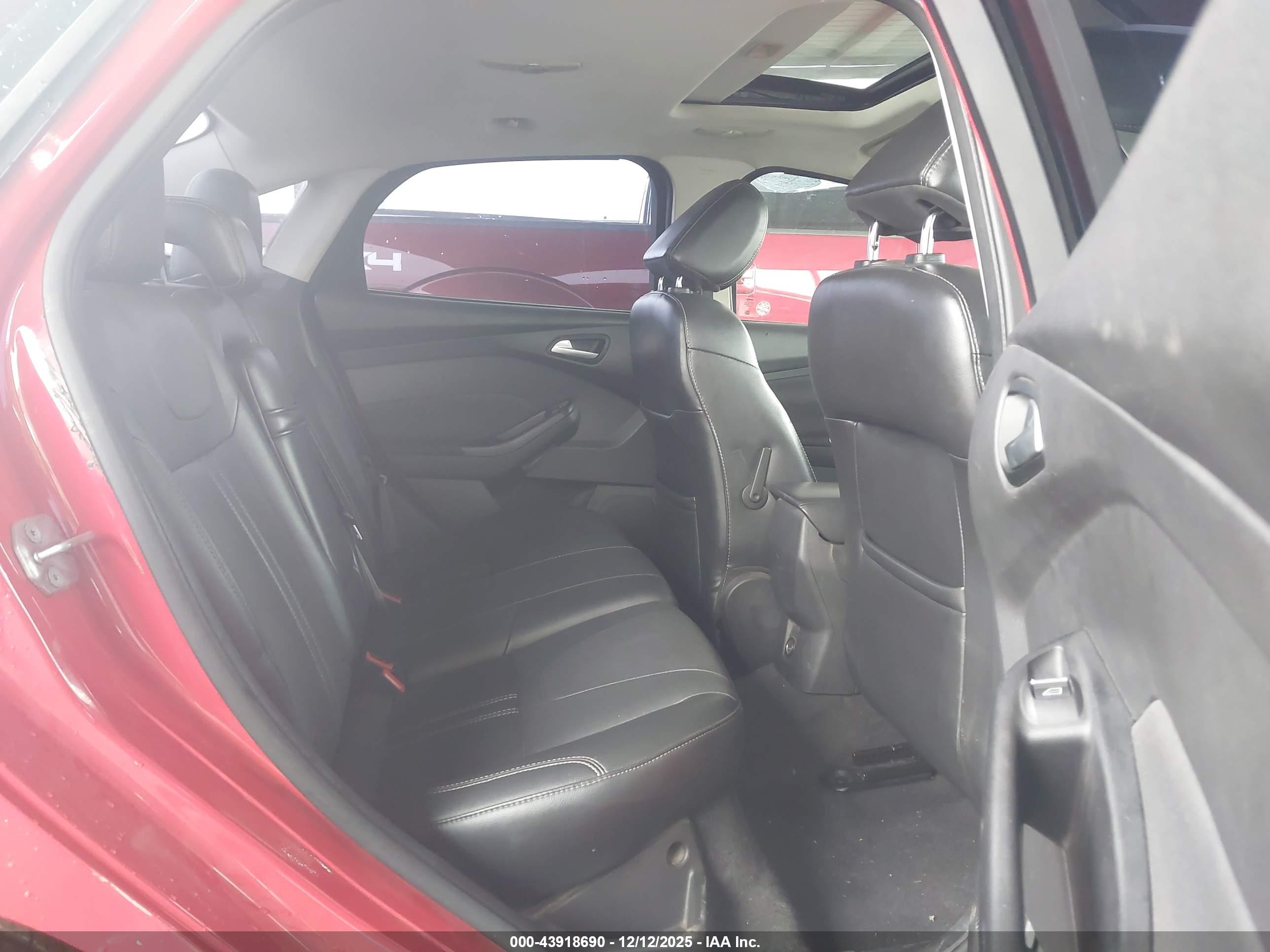 FORD FOCUS image 8