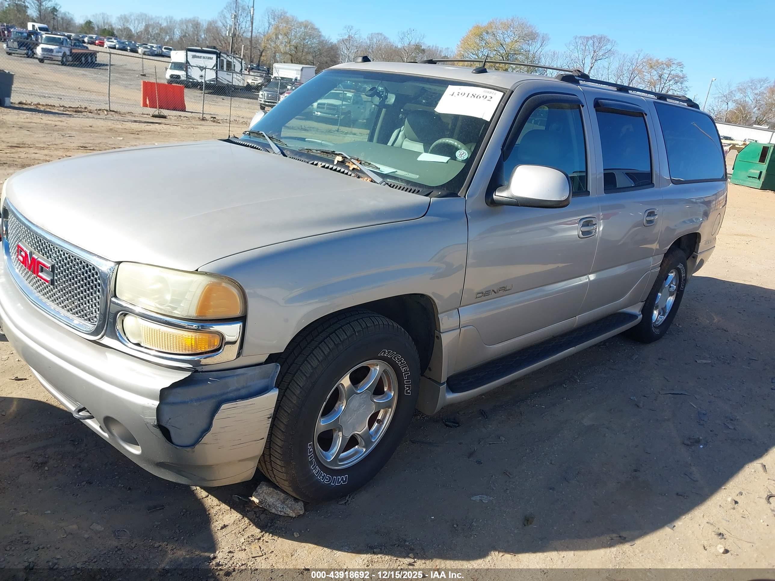 GMC YUKON image 2