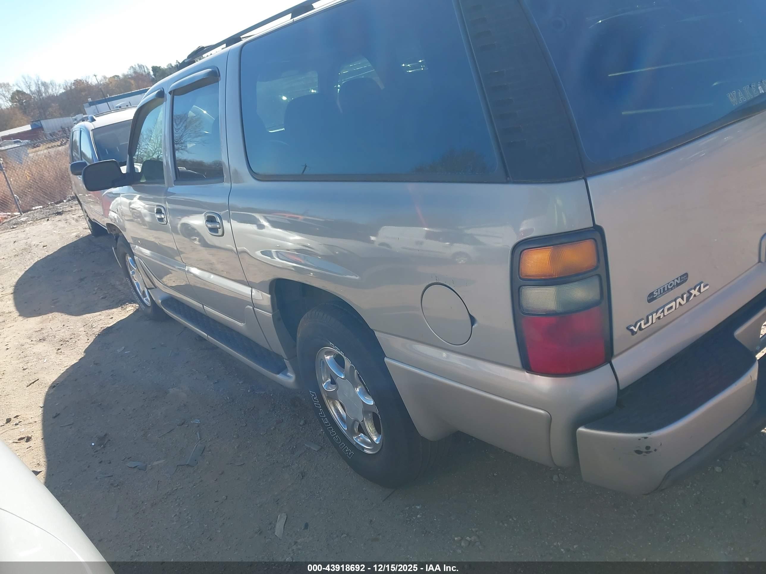 GMC YUKON image 3