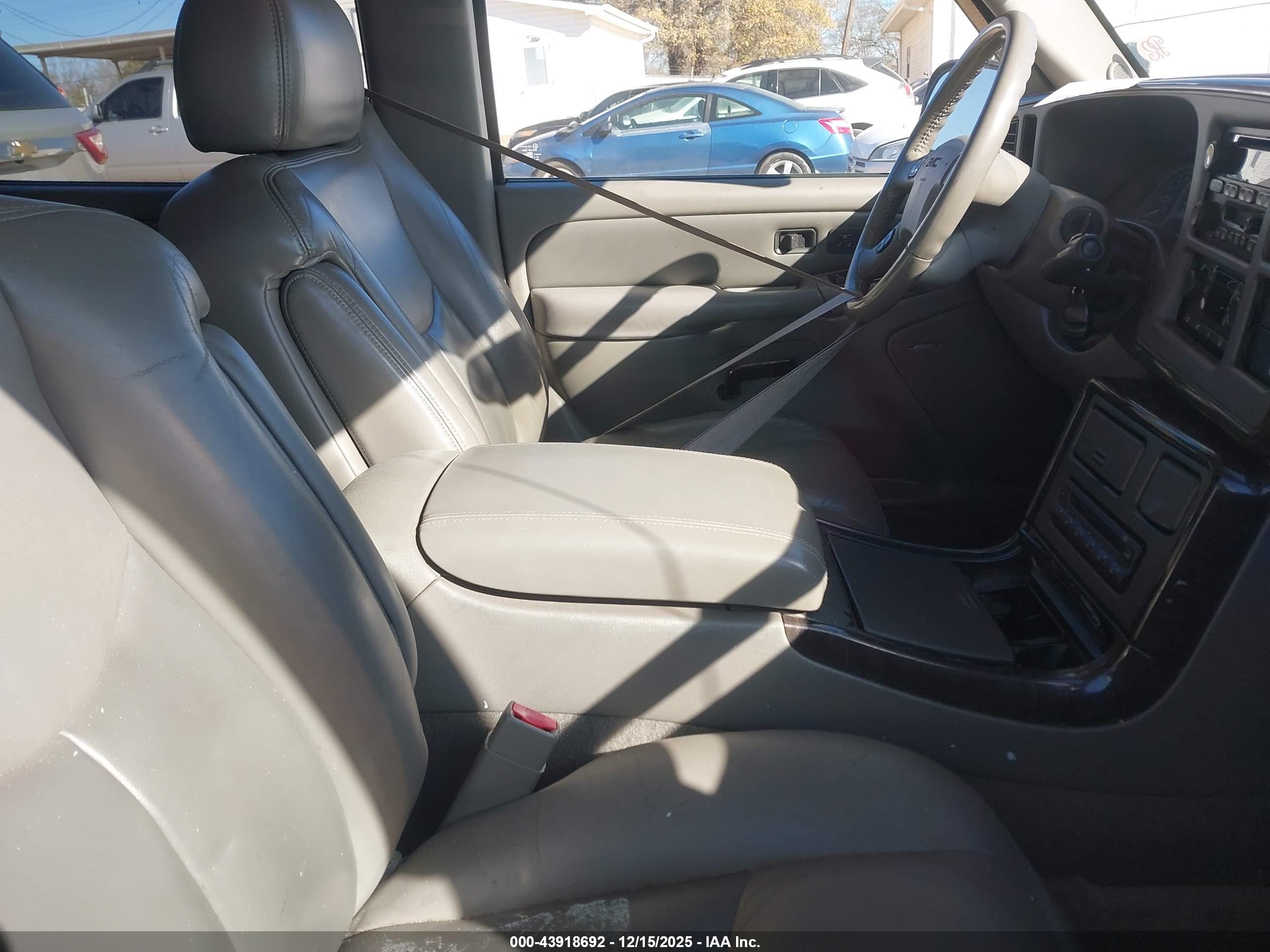 GMC YUKON image 5