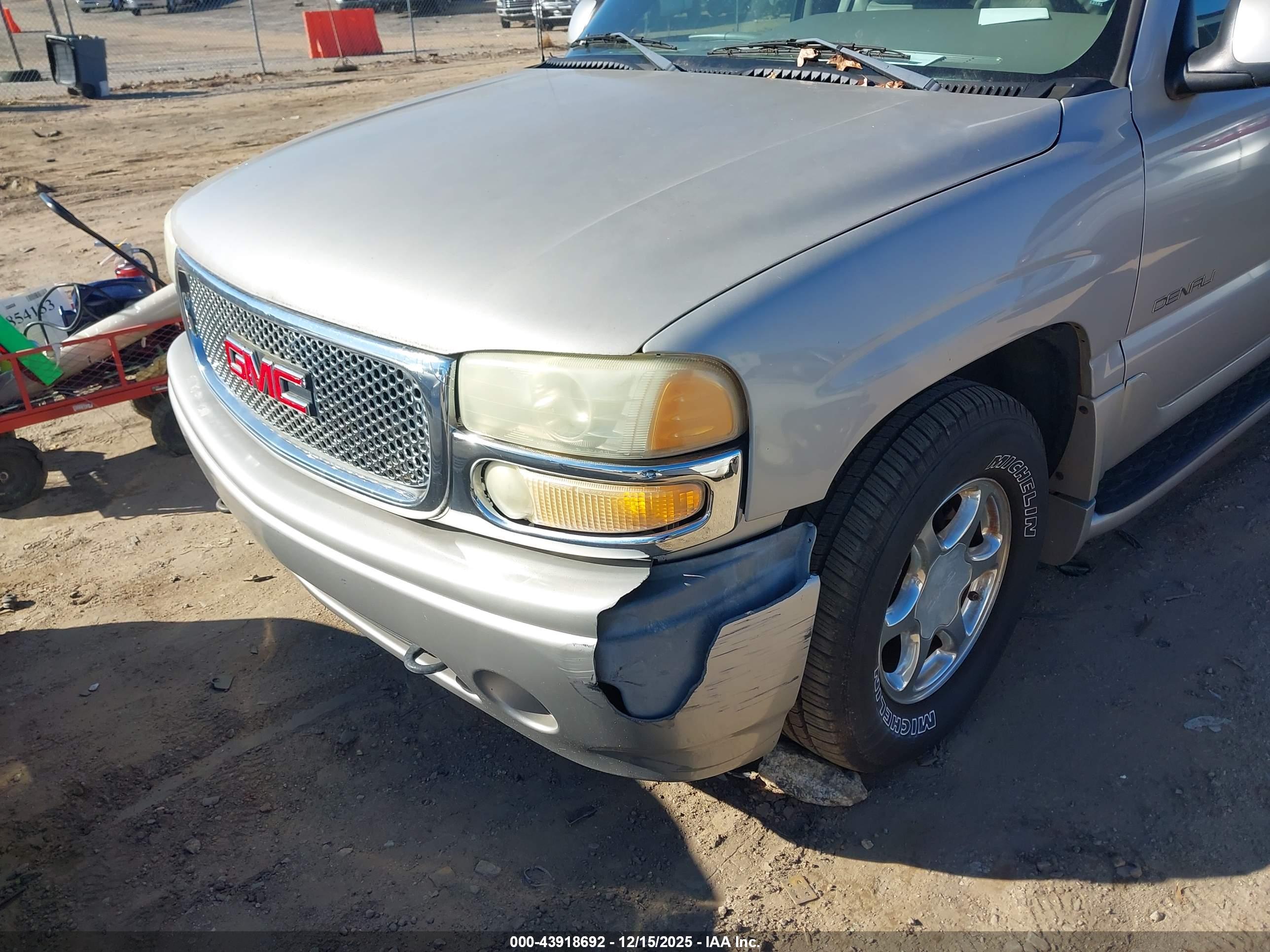 GMC YUKON image 6