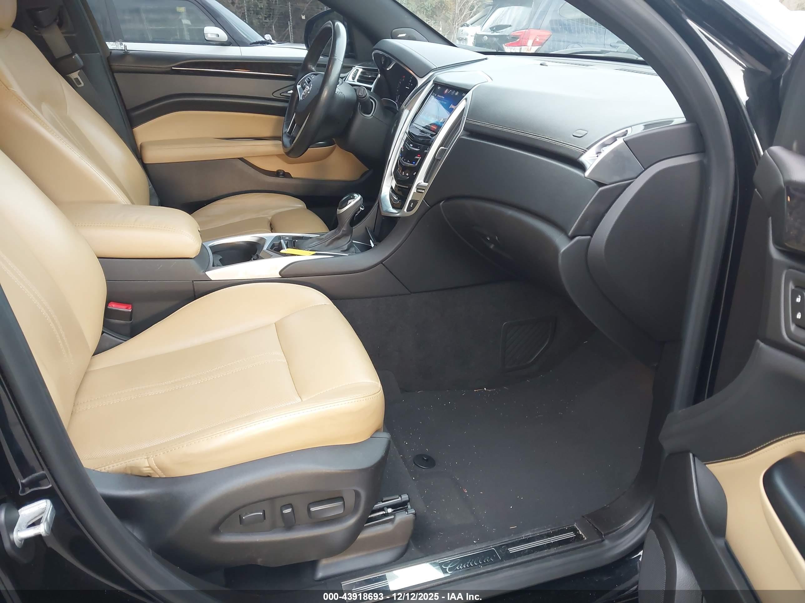 CADILLAC SRX image 5