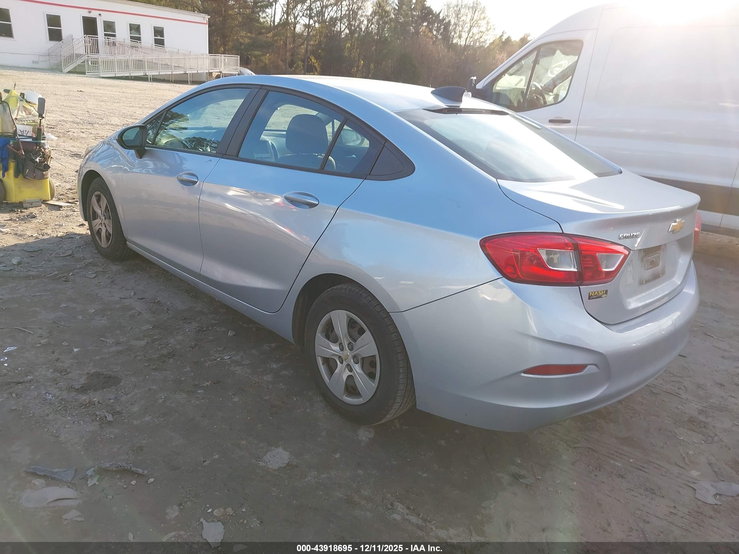 CHEVROLET CRUZE image 3