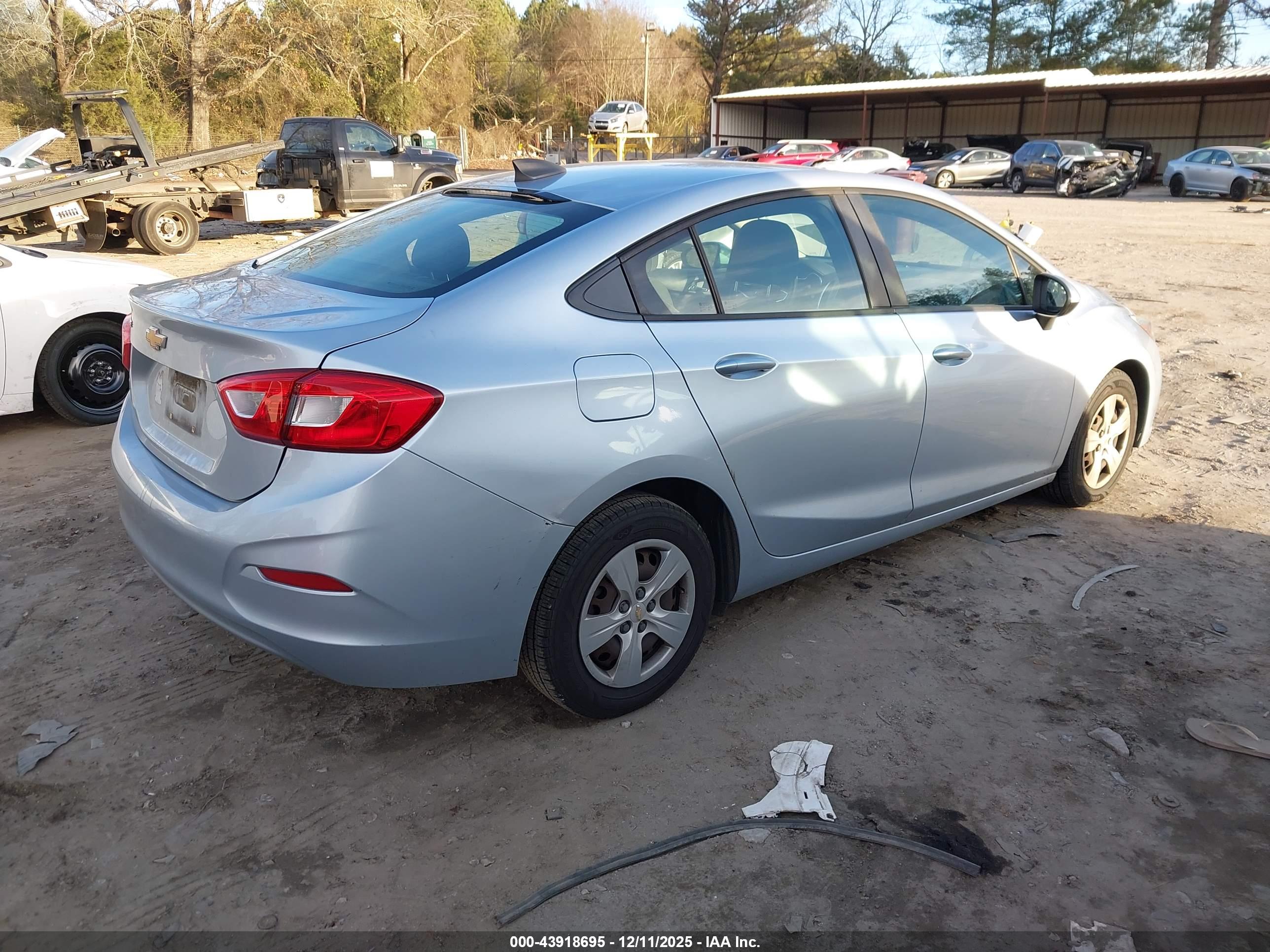 CHEVROLET CRUZE image 4
