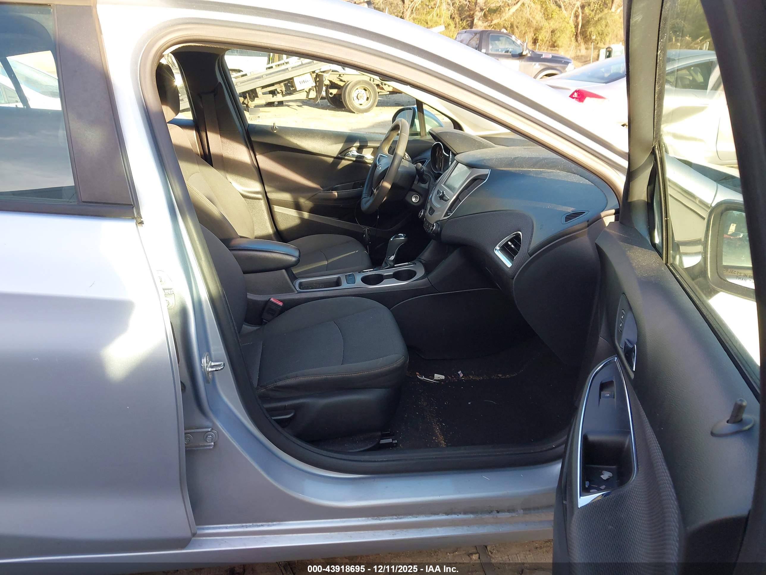 CHEVROLET CRUZE image 5