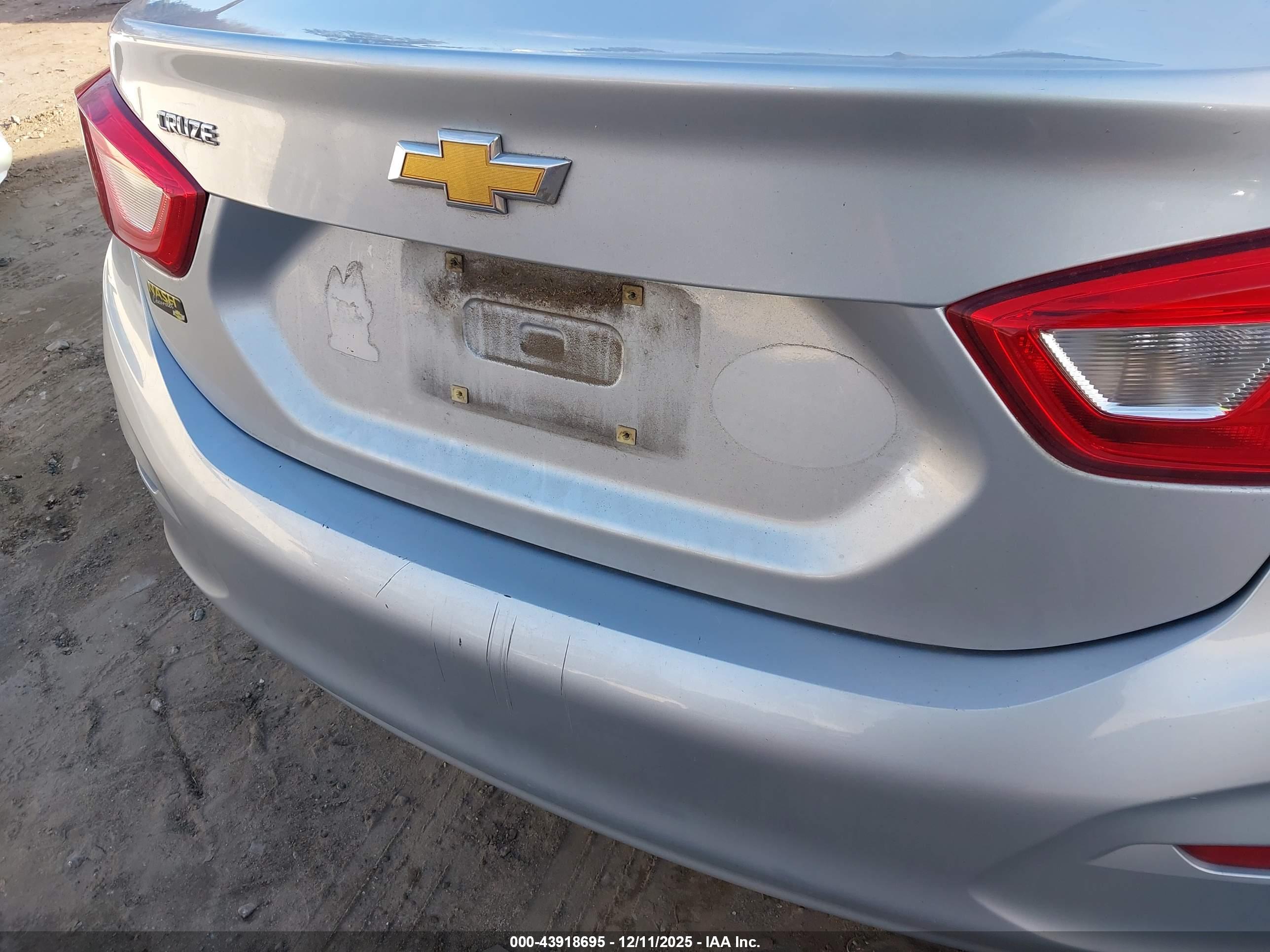 CHEVROLET CRUZE image 6