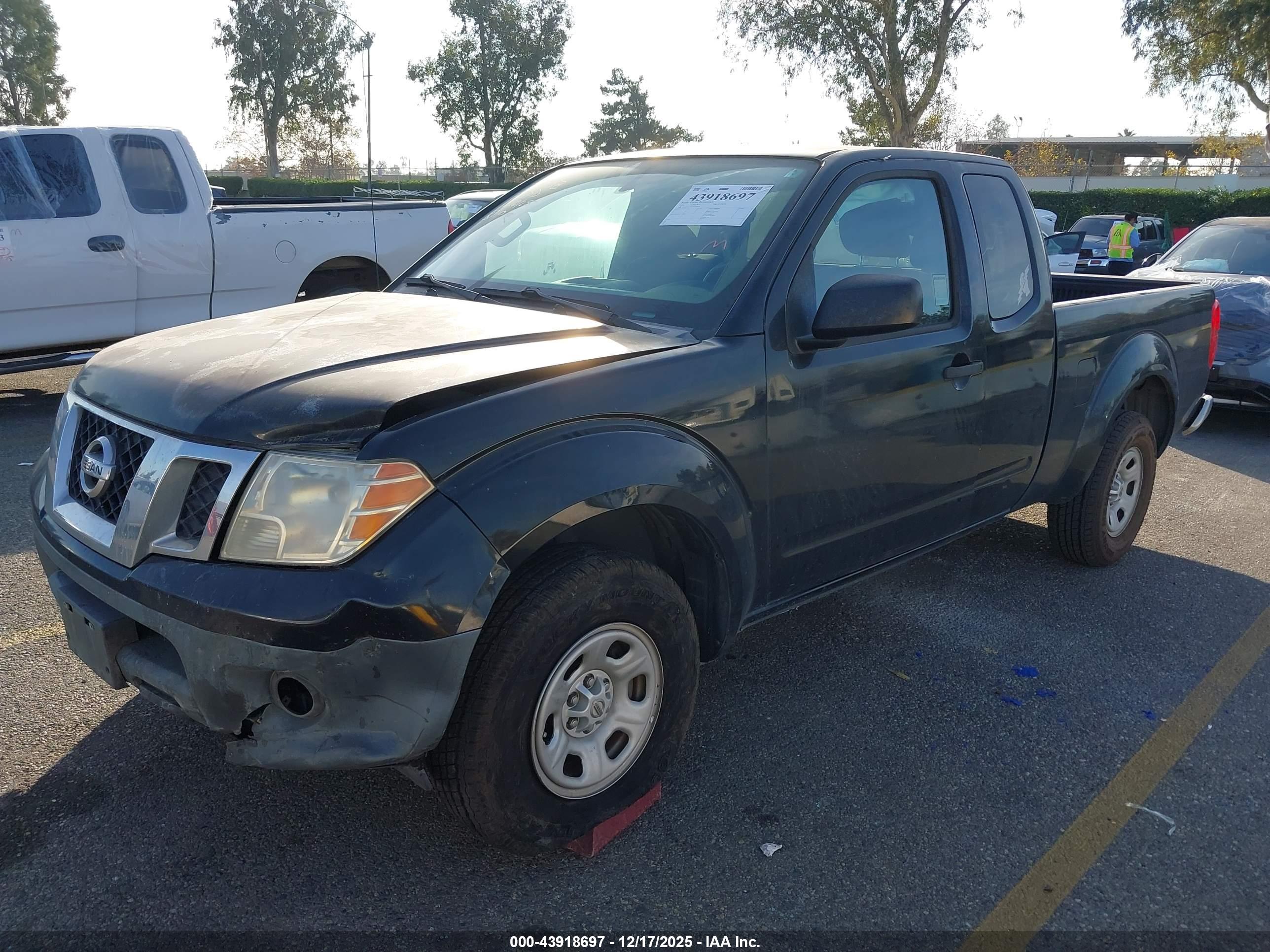 NISSAN FRONTIER image 2