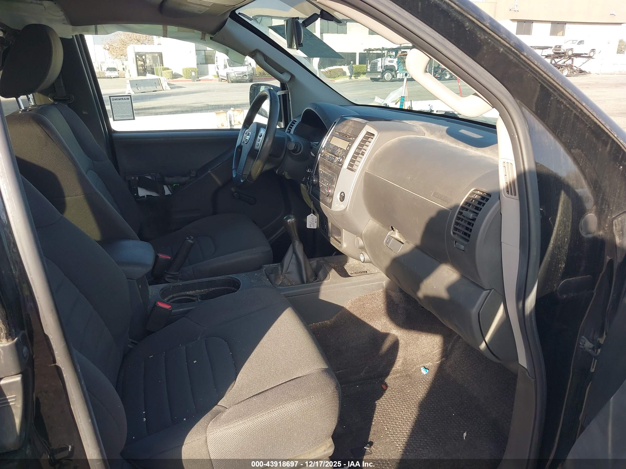 NISSAN FRONTIER image 5