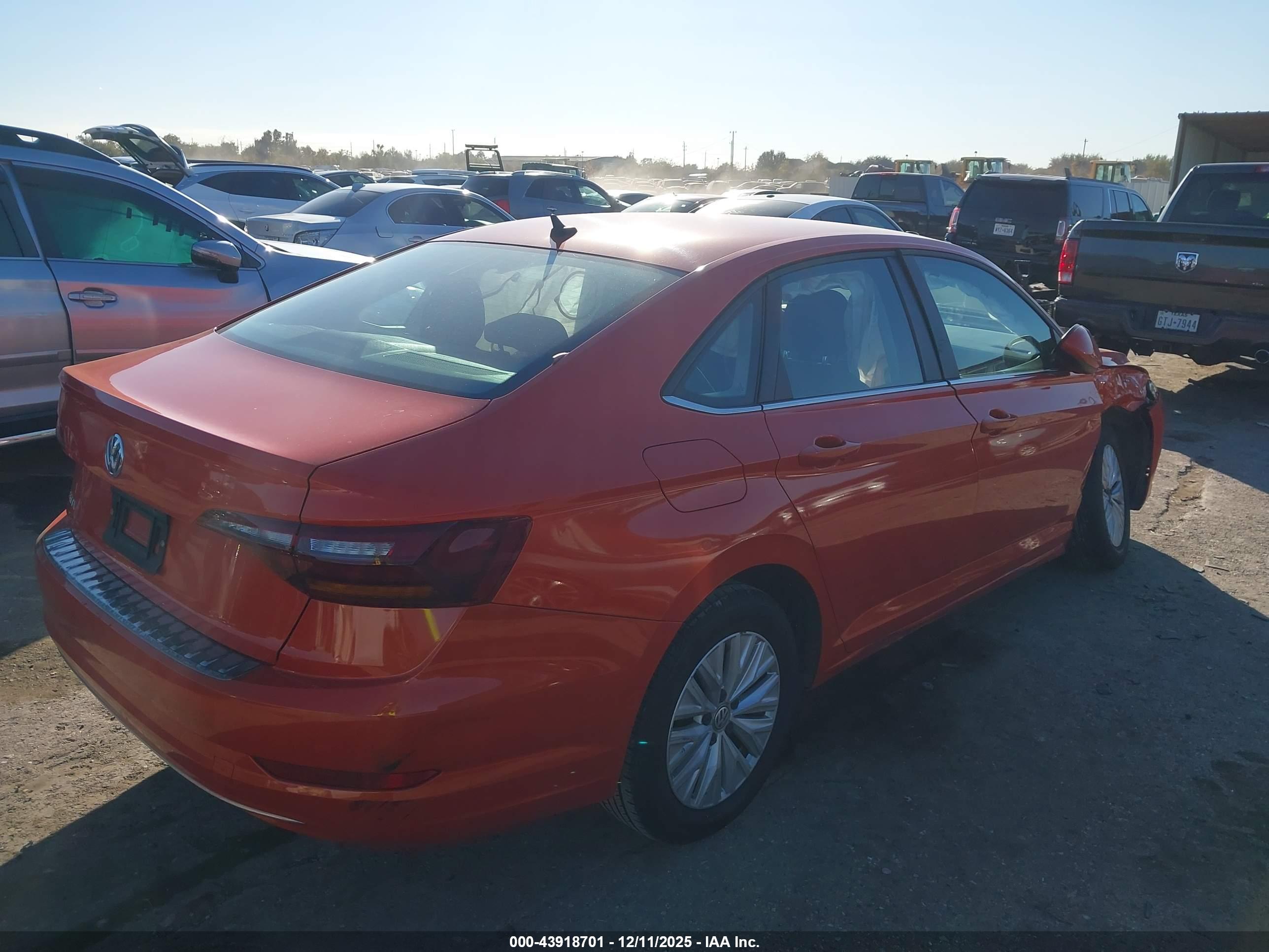 VOLKSWAGEN JETTA image 4