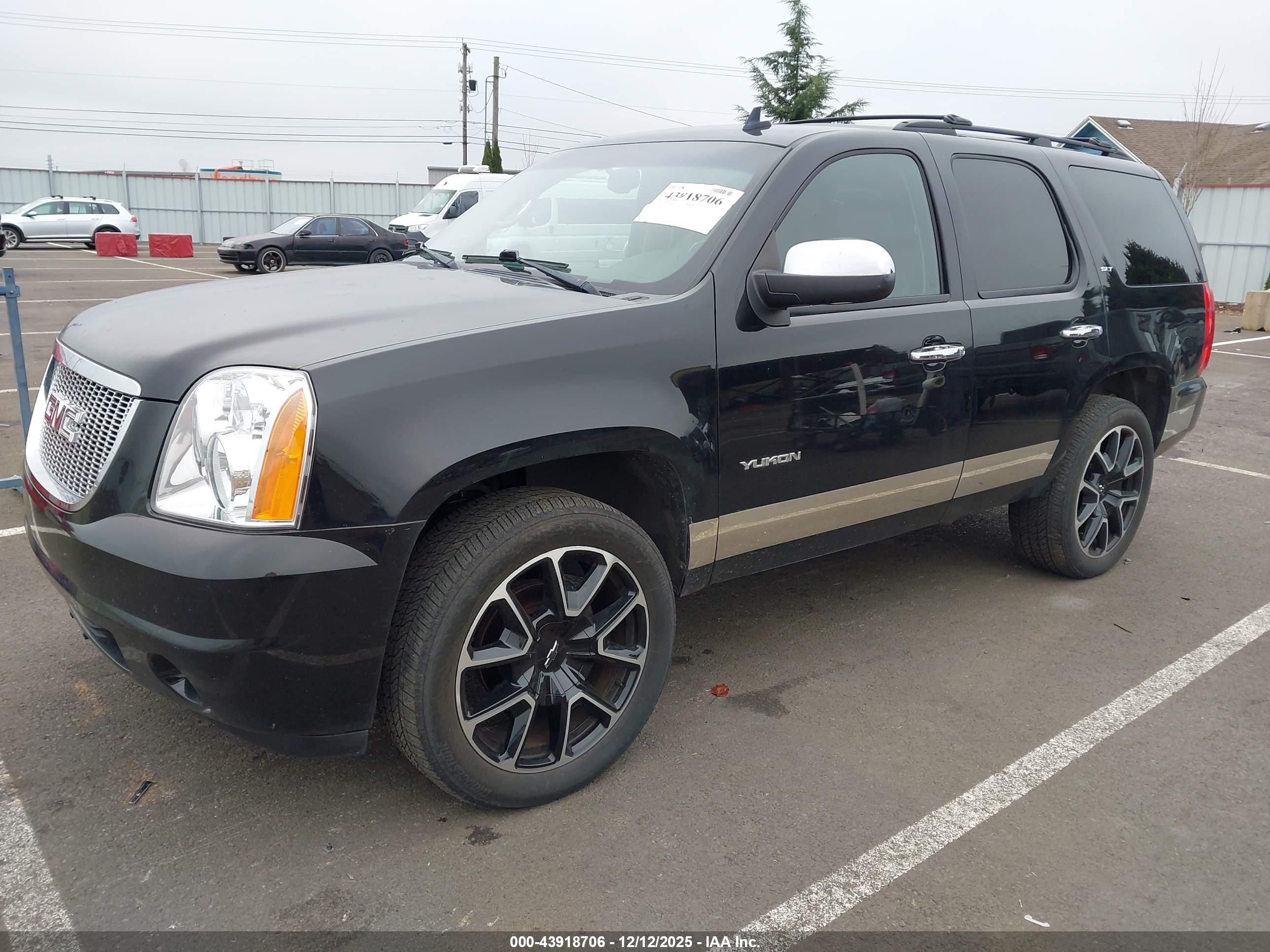 GMC YUKON image 2