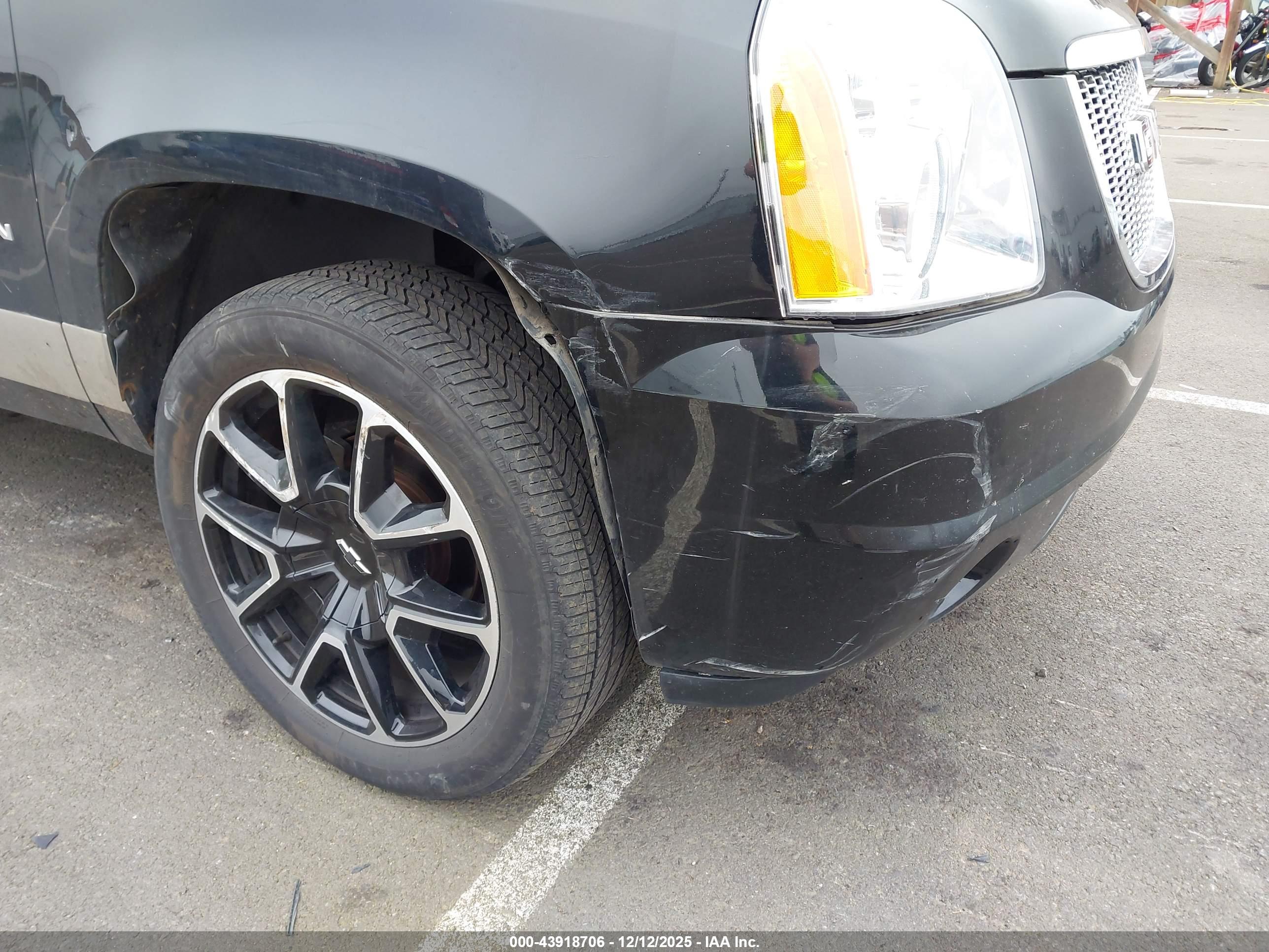GMC YUKON image 6