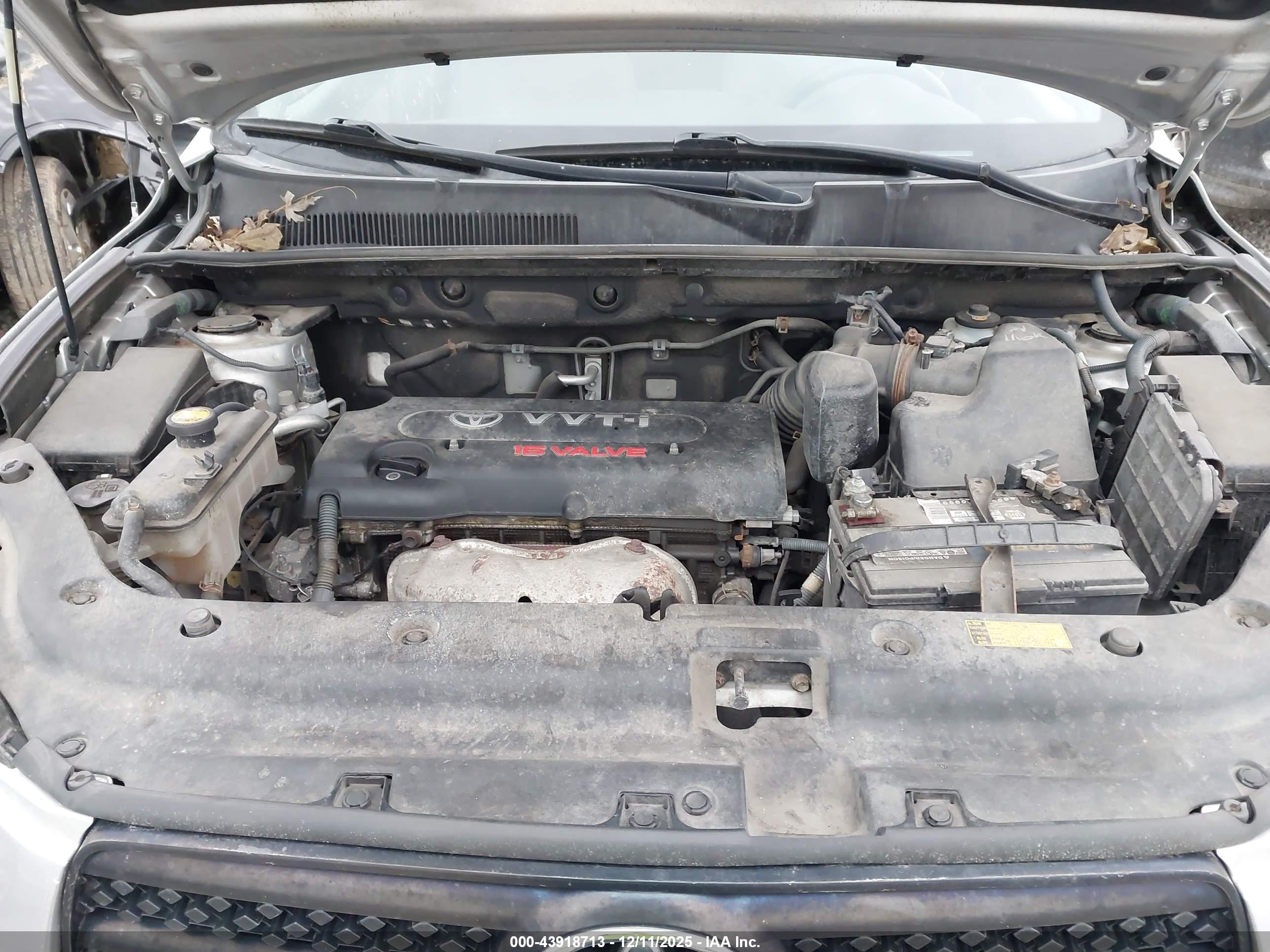TOYOTA RAV4 image 10